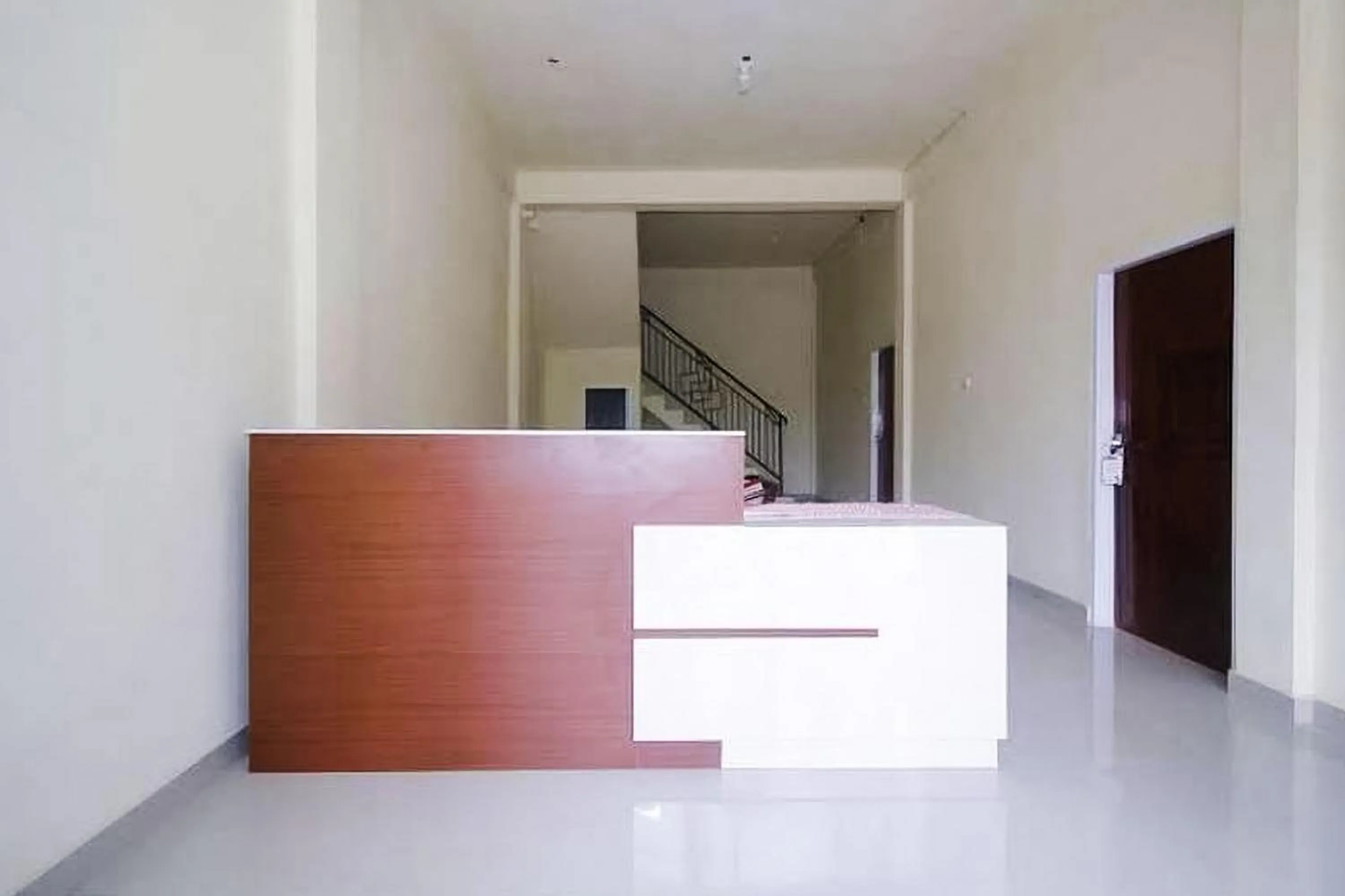 Lobby or reception in RedDoorz Syariah at Diva Residen Kasturi 1