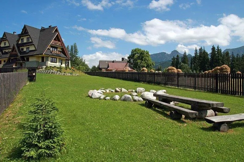 Property building in Apartament Giewont