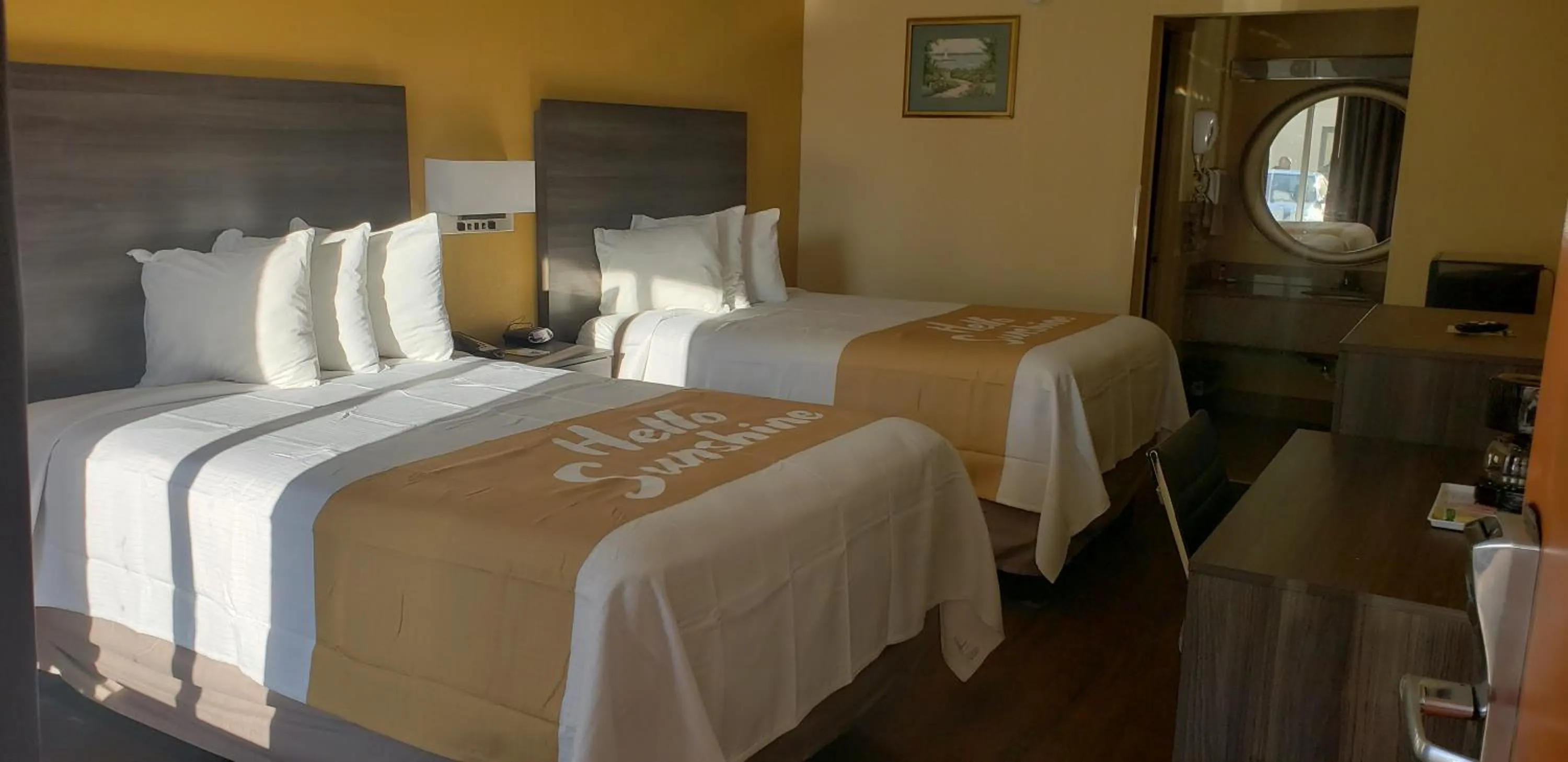 Bed in Days Inn by Wyndham Hampton Near Coliseum Convention Center