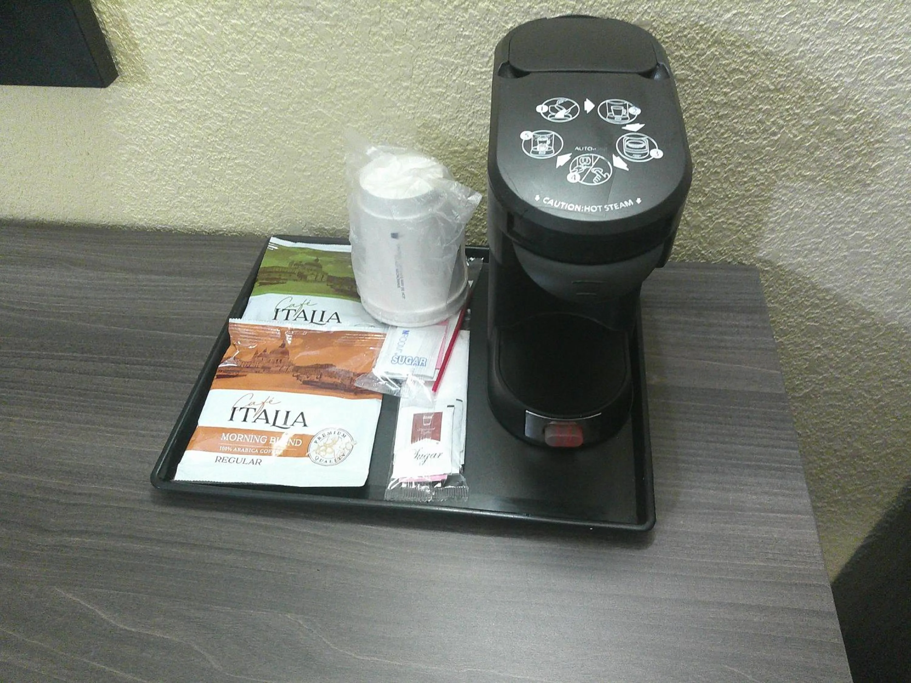 Photo of the whole room in Red Roof Inn Hampton Coliseum