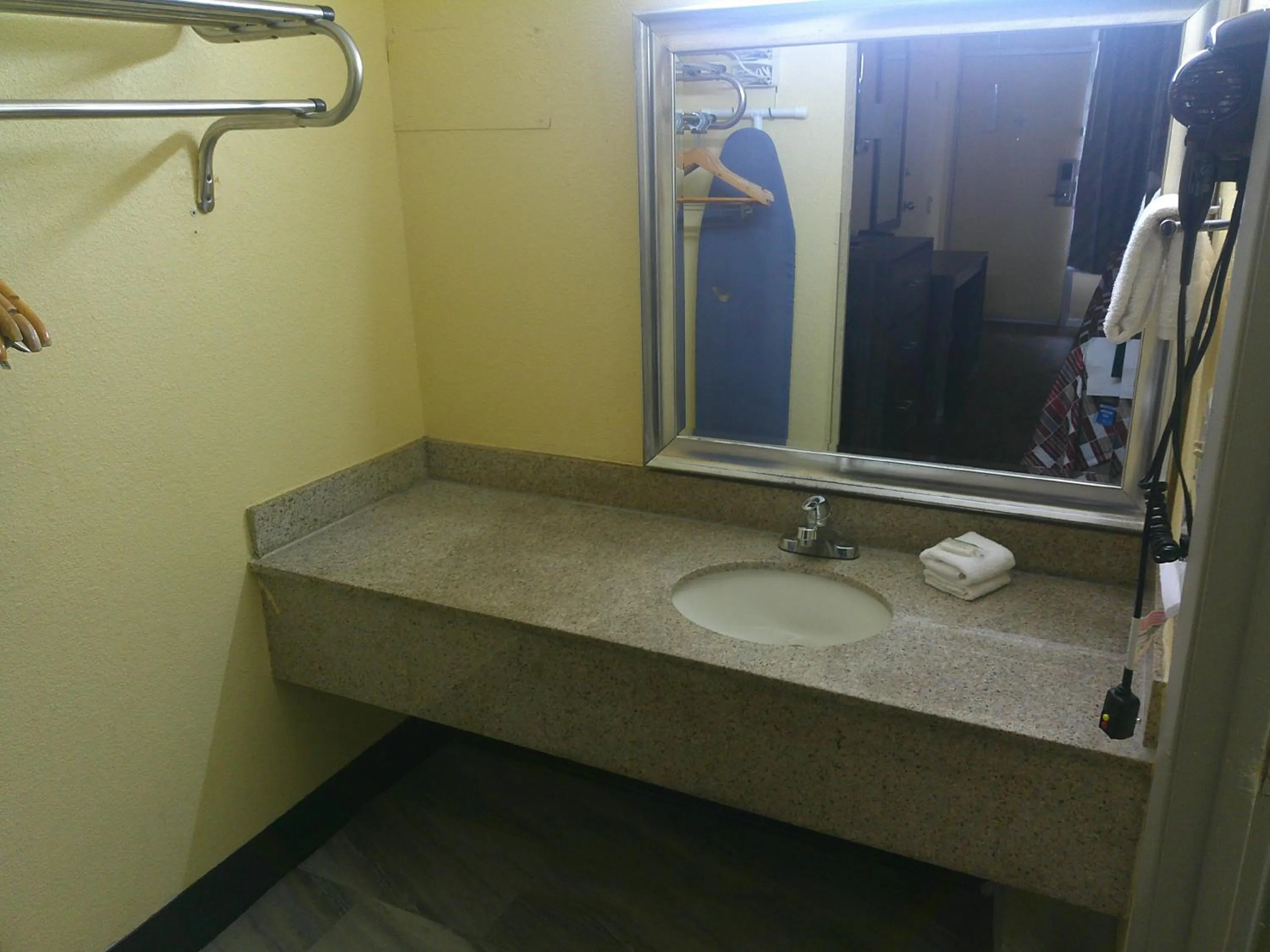 Bathroom in Red Roof Inn Hampton Coliseum