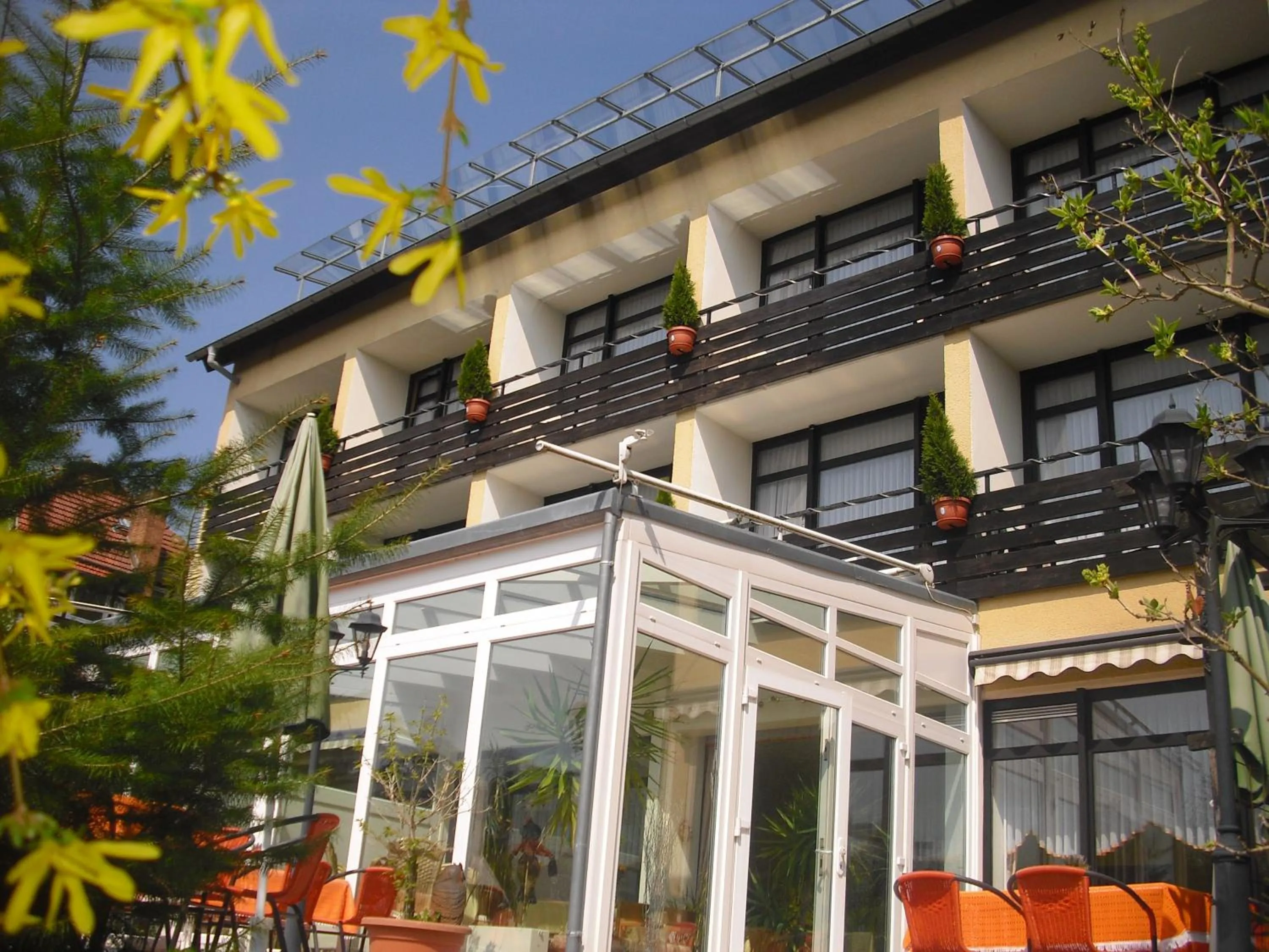 Facade/entrance in Panorama Hotel Pension Frohnau
