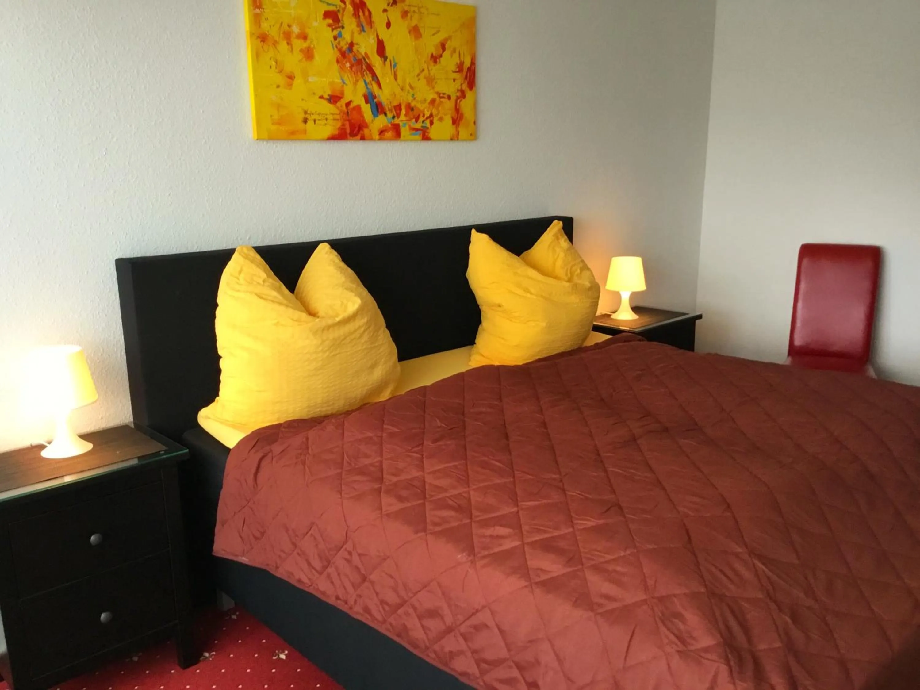 Photo of the whole room, Bed in Panorama Hotel Pension Frohnau