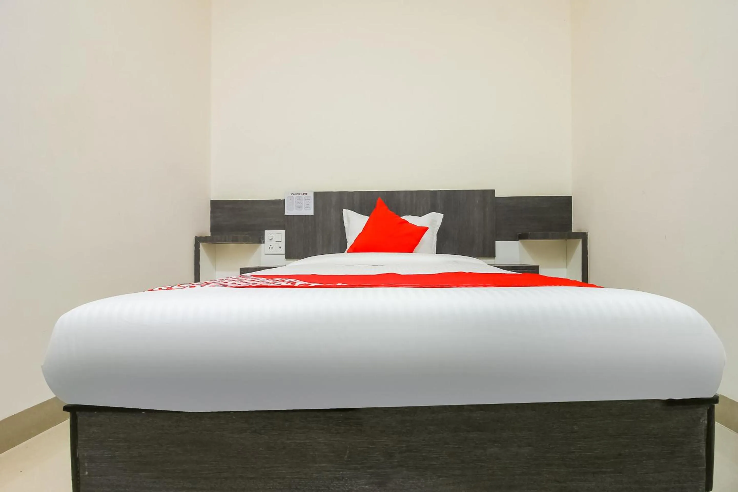 Bedroom, Bed in Hotel O Unique Inn