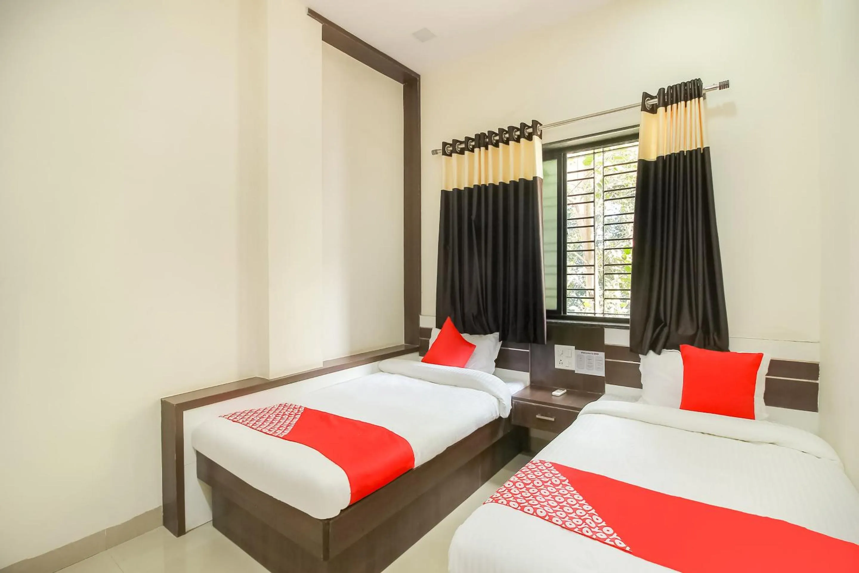 Bedroom, Bed in Hotel O Unique Inn