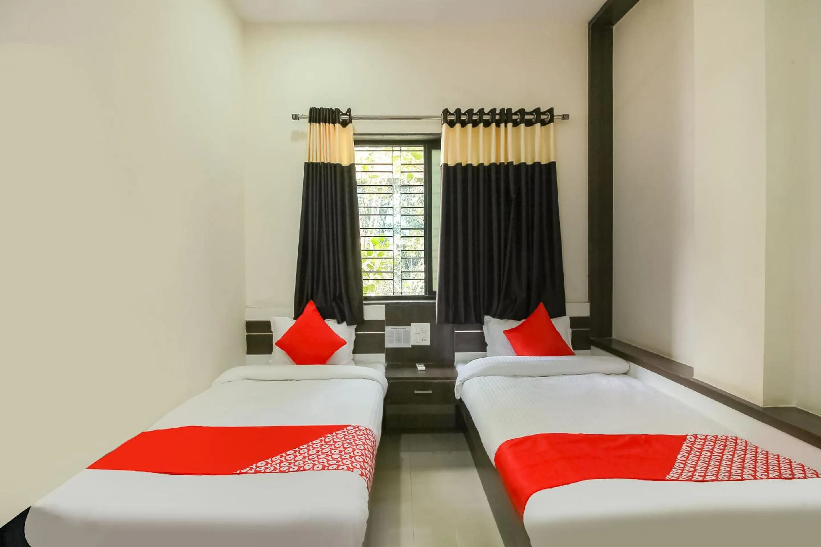 Bedroom, Bed in Hotel O Unique Inn