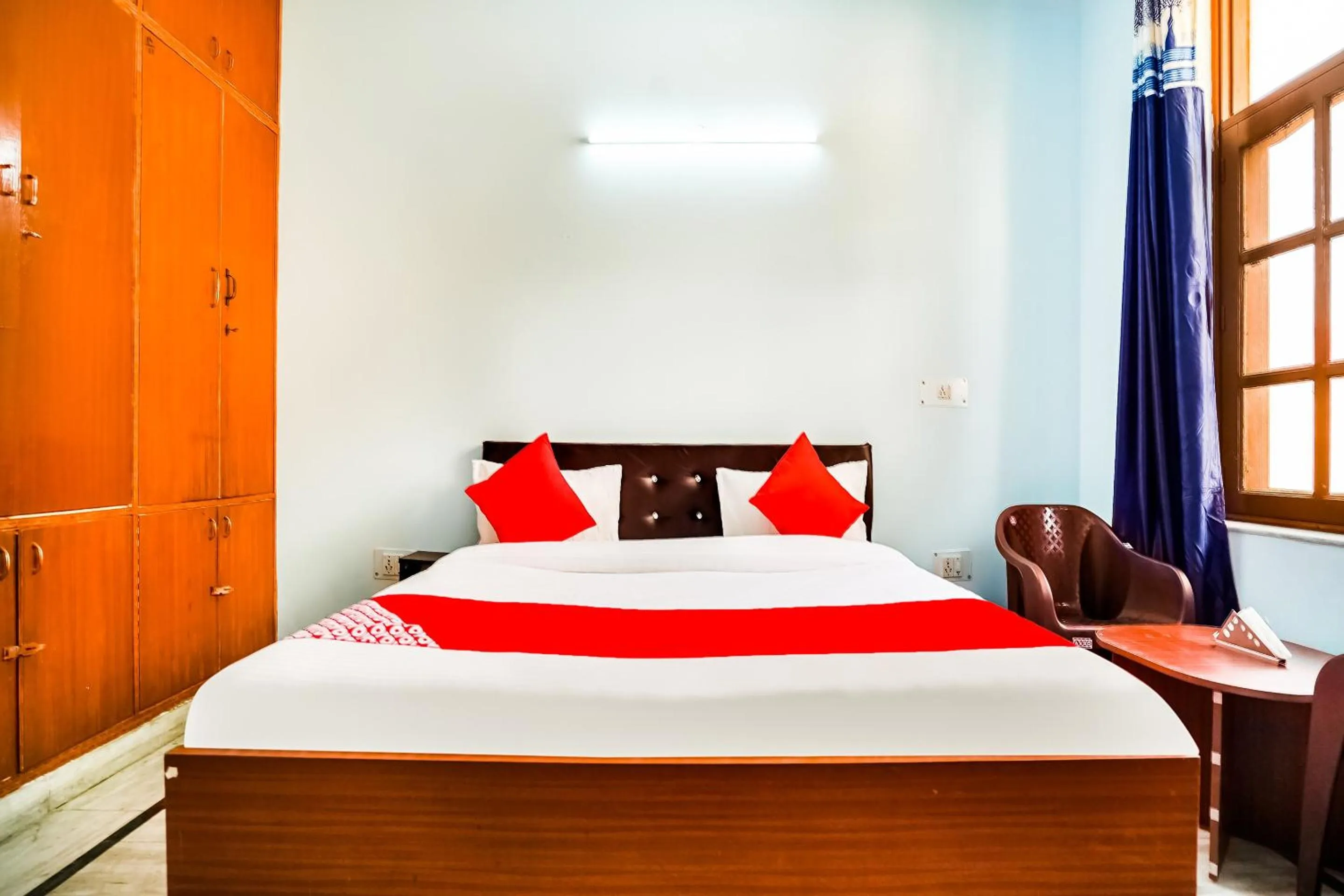 Bedroom, Bed in Hotel O Royal Inn