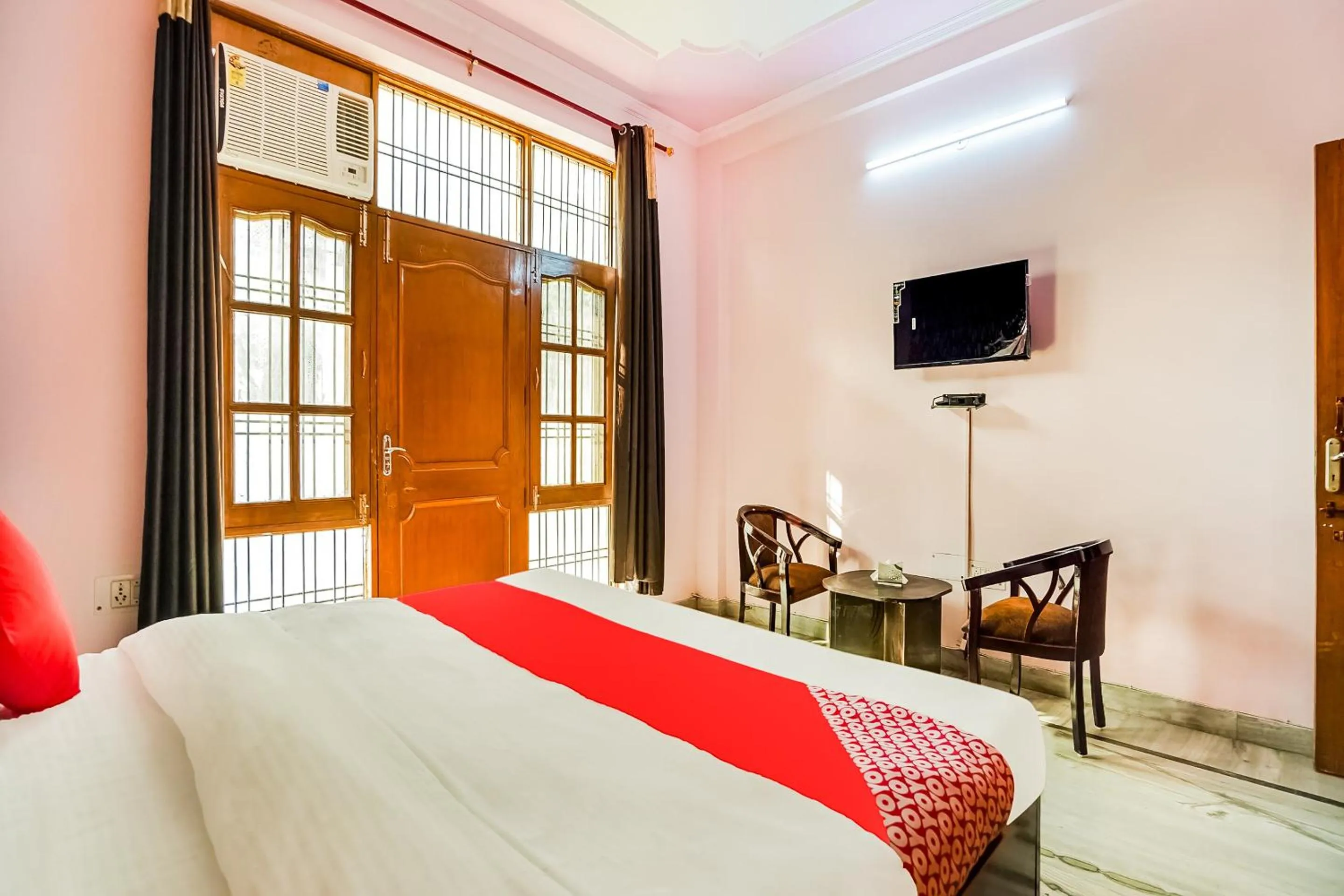 Bedroom, Bed in Hotel O Royal Inn