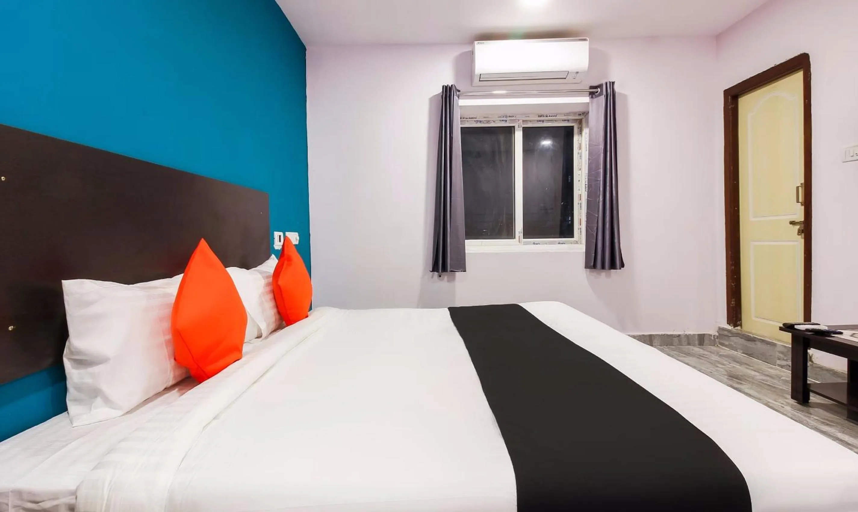 Bathroom, Bed in Super Capital O Che Sigma Hotel