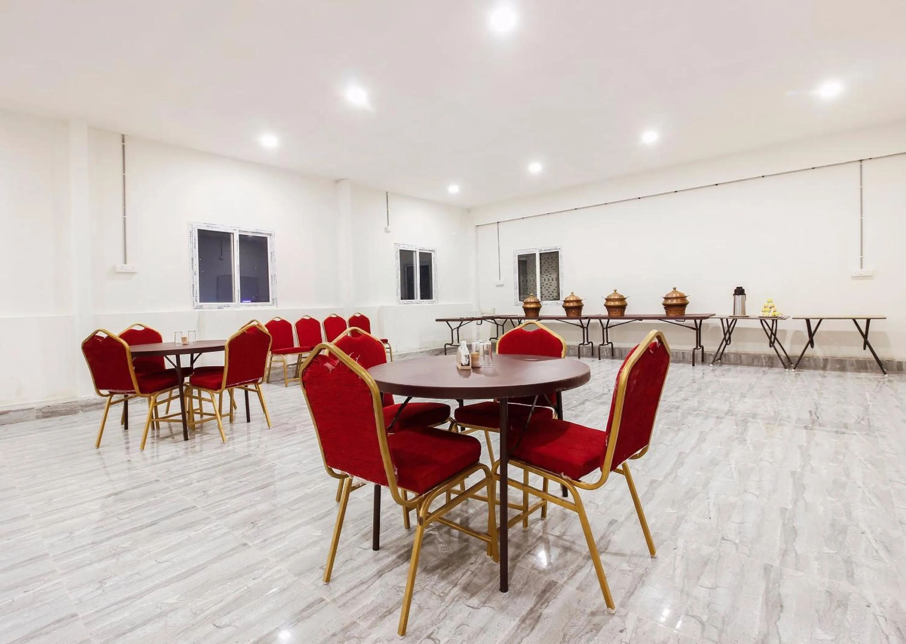 Restaurant/places to eat in Super Capital O Che Sigma Hotel