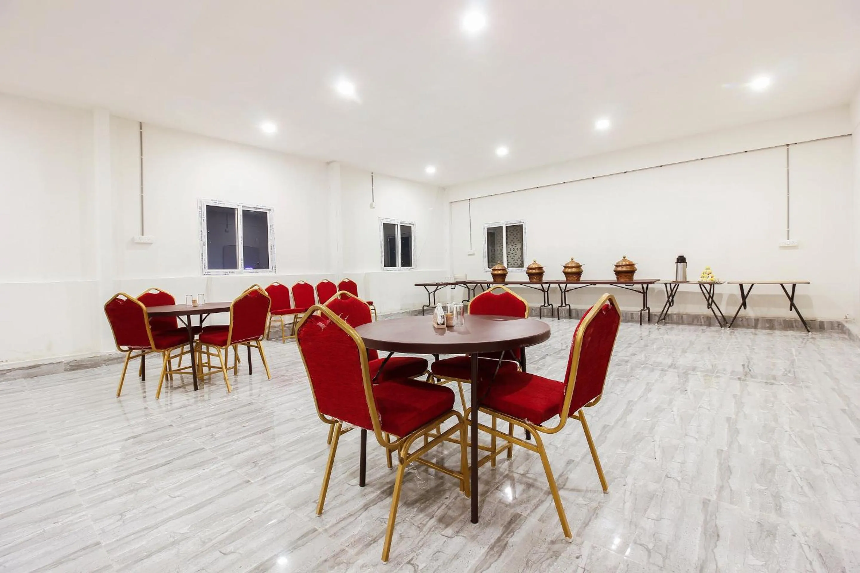 Restaurant/places to eat in Super Capital O Che Sigma Hotel