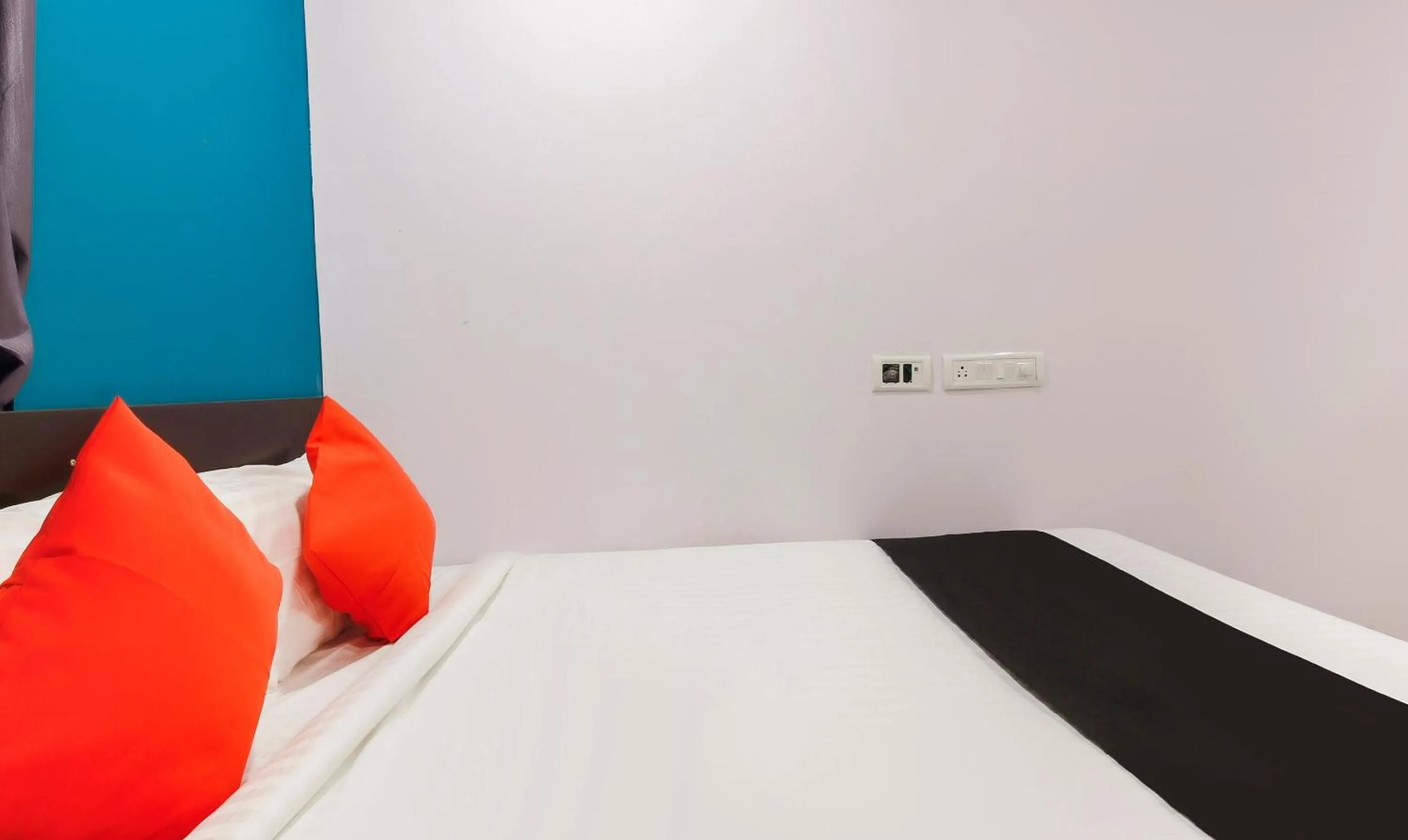 Bedroom, Bed in Super Capital O Che Sigma Hotel