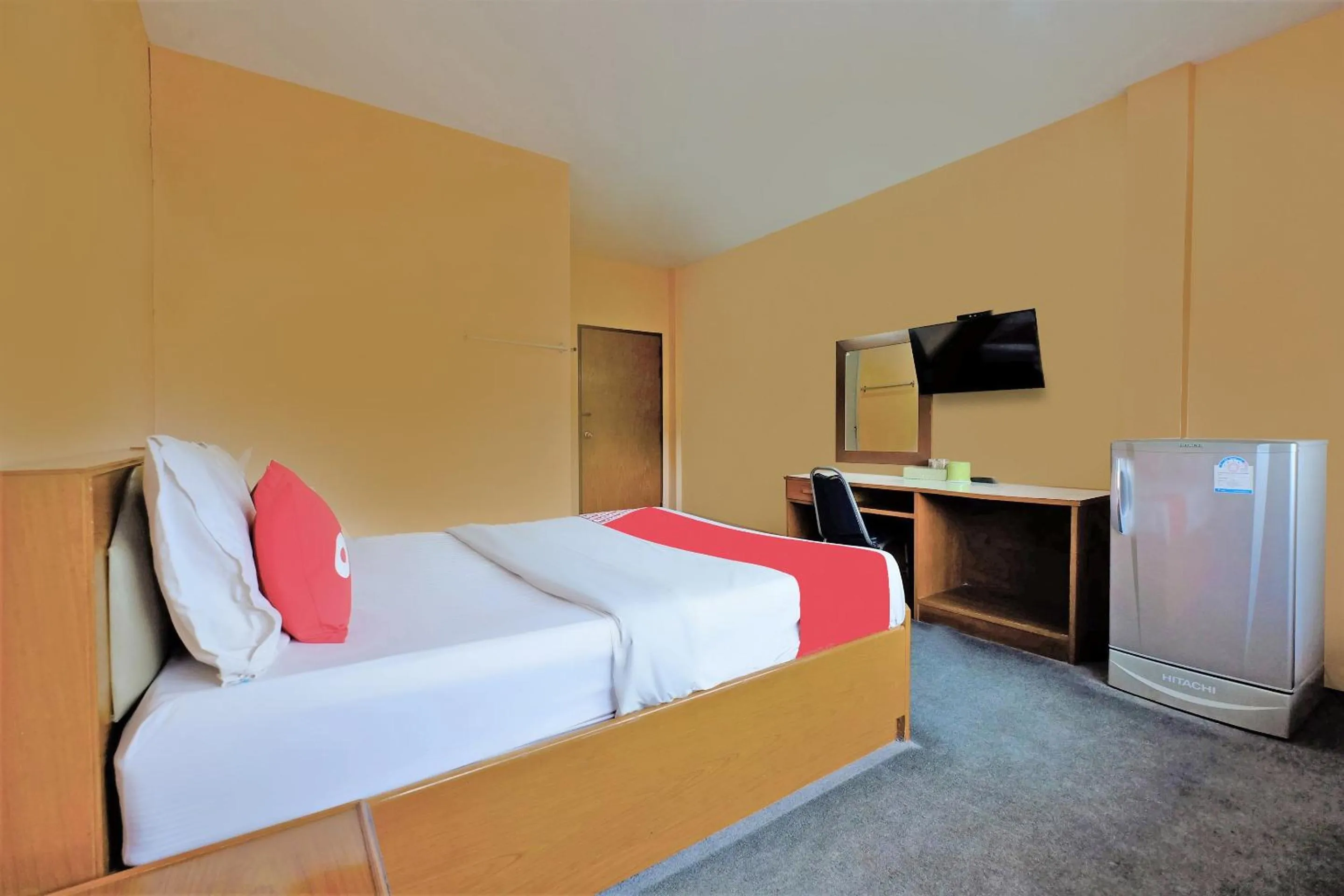 Bedroom, Bed in OYO 588 Rose In Mansion