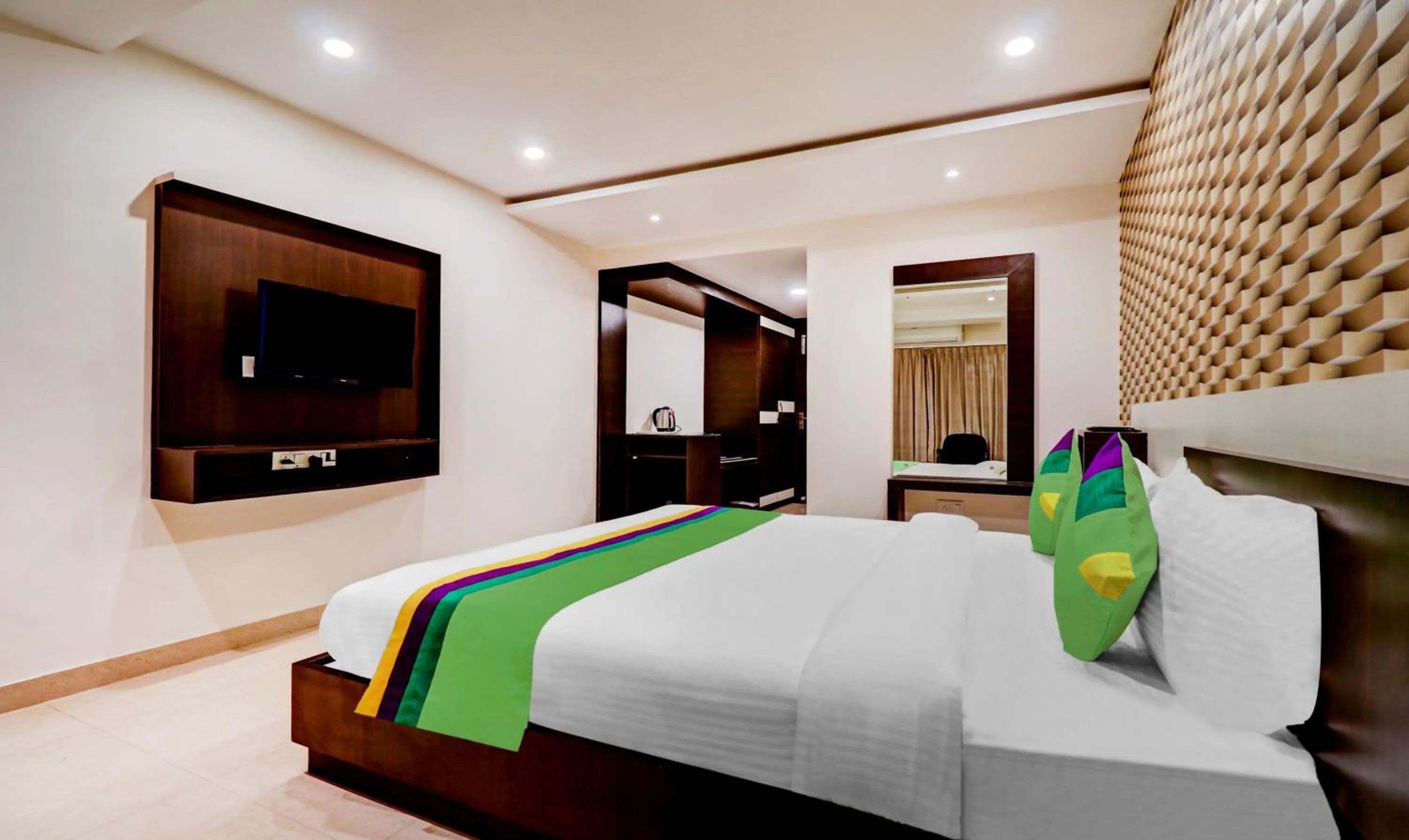 Photo of the whole room, Bed in Octave Nest Inn