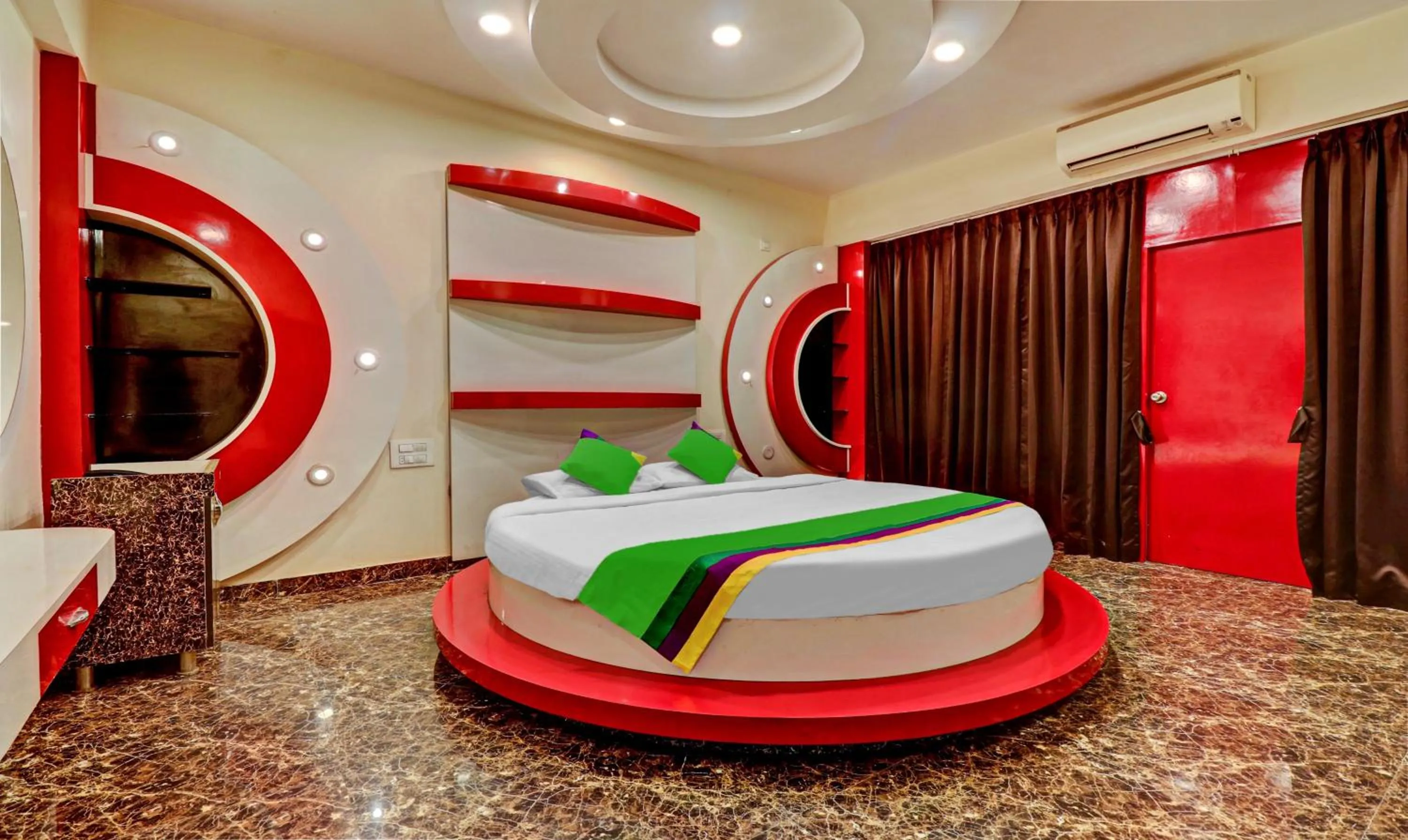 Photo of the whole room, Bed in Octave Nest Inn