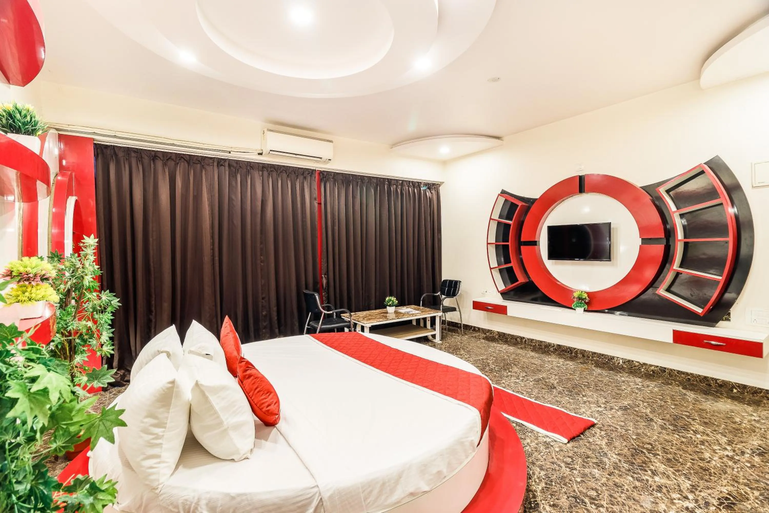 Photo of the whole room, Bed in Octave Nest Inn