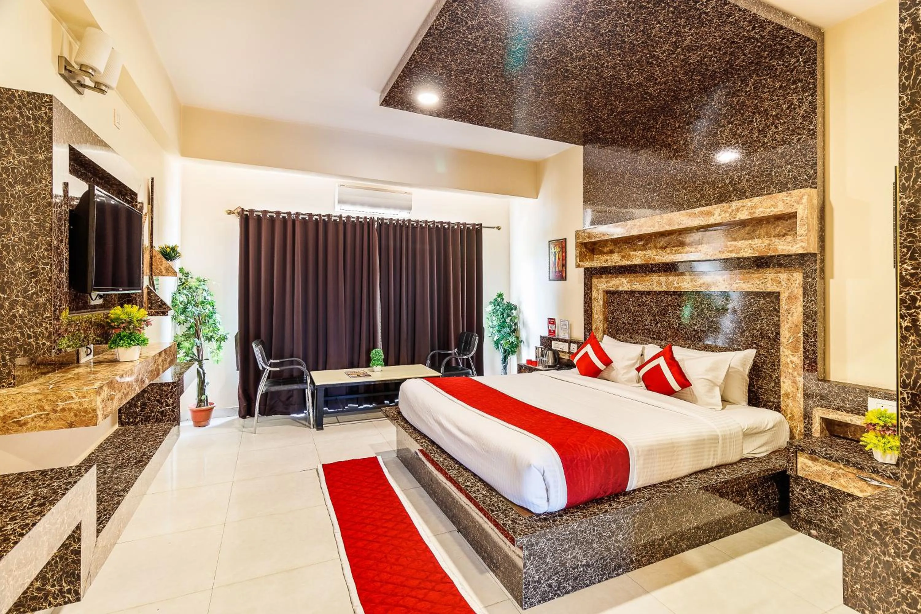 Photo of the whole room, Bed in Octave Nest Inn