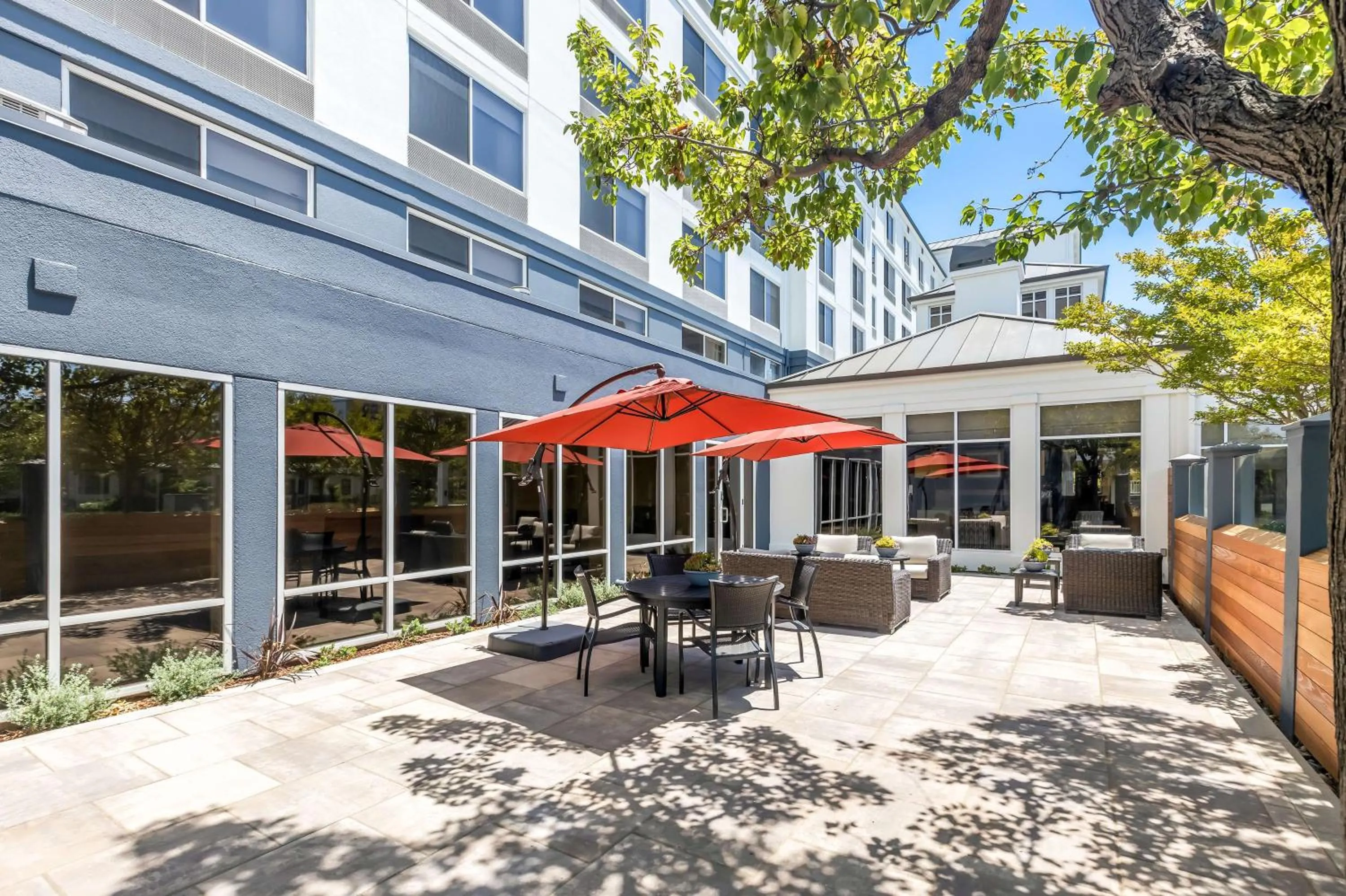 Patio in Hilton Garden Inn San Mateo