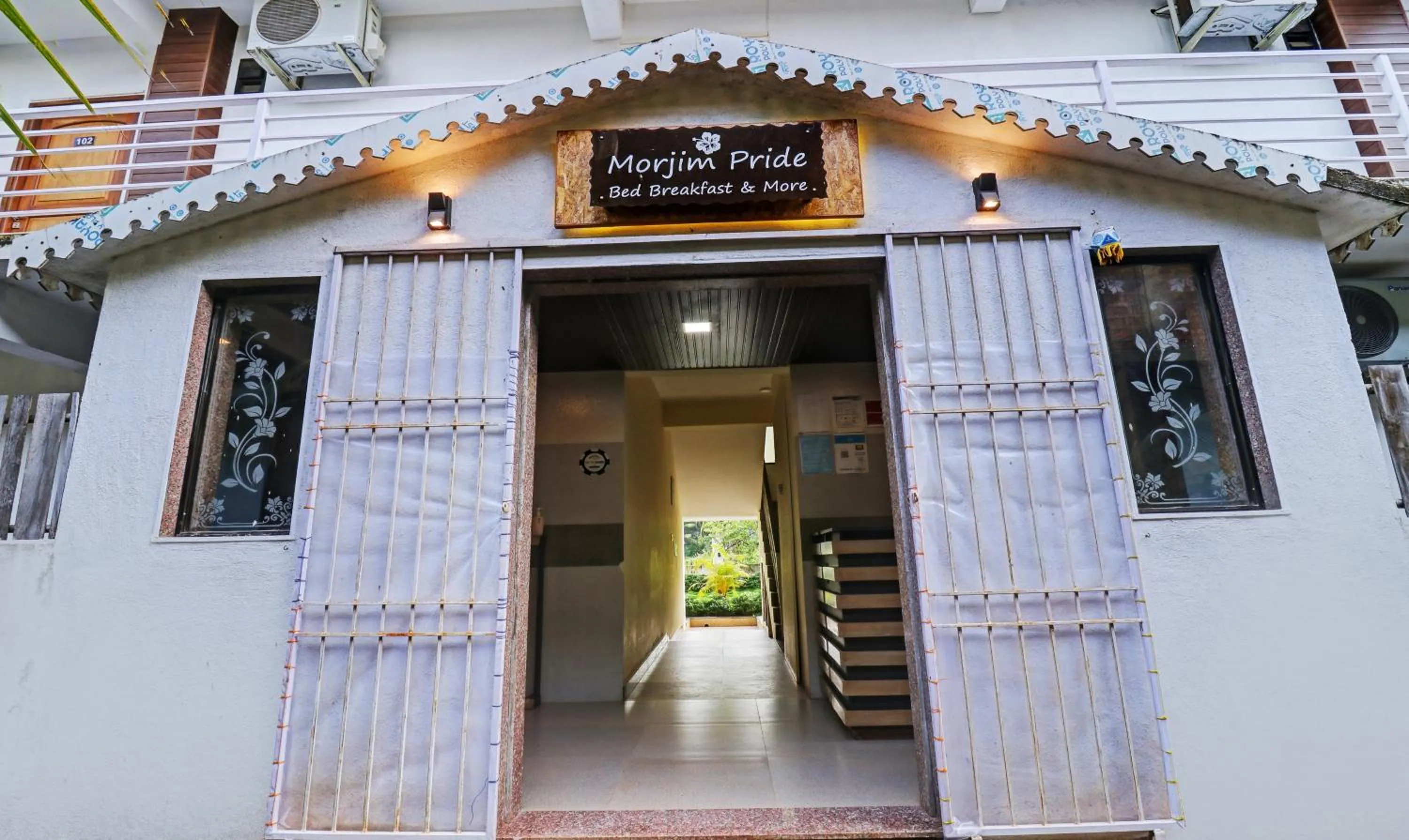 Facade/entrance in Itsy Hotels Morjim Pride