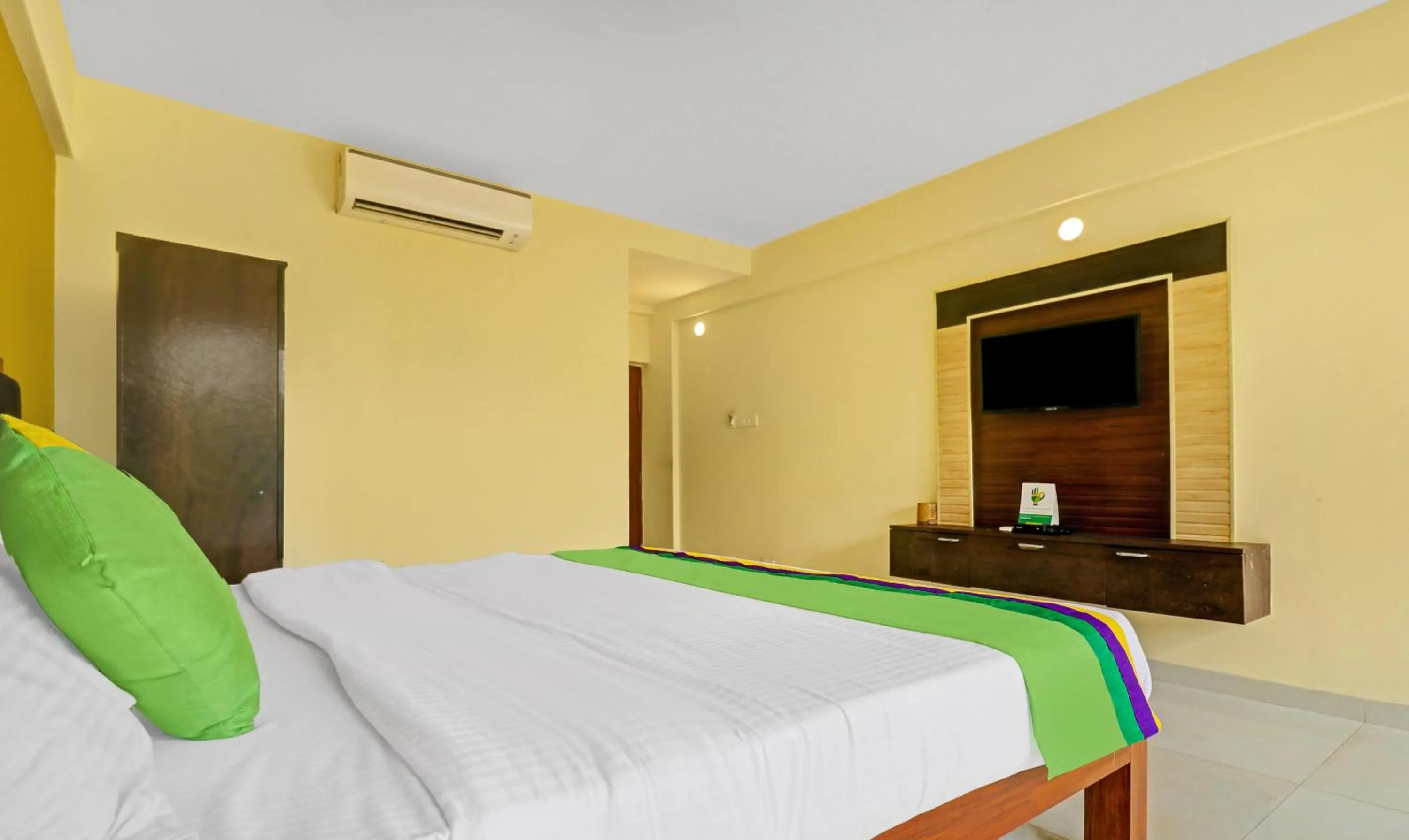 Bedroom in Itsy Hotels Morjim Pride
