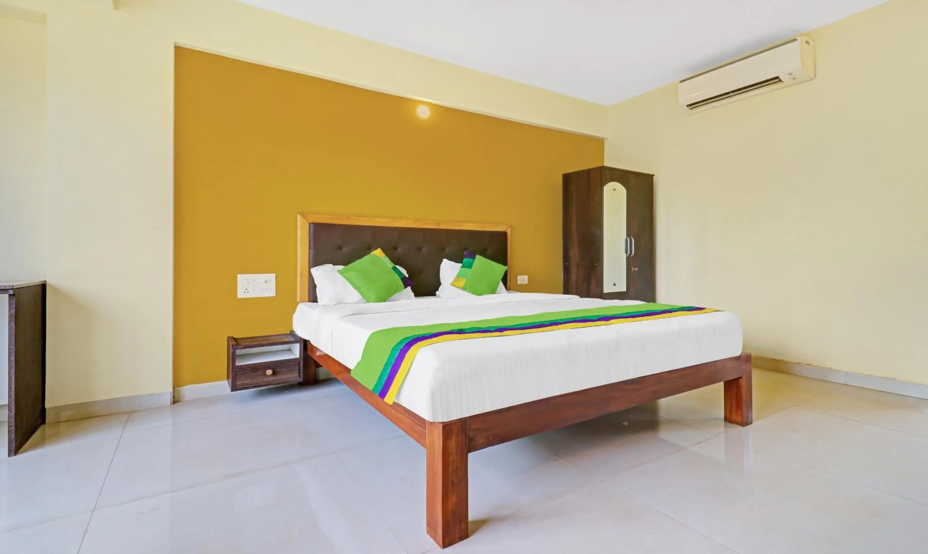 Bedroom in Itsy Hotels Morjim Pride