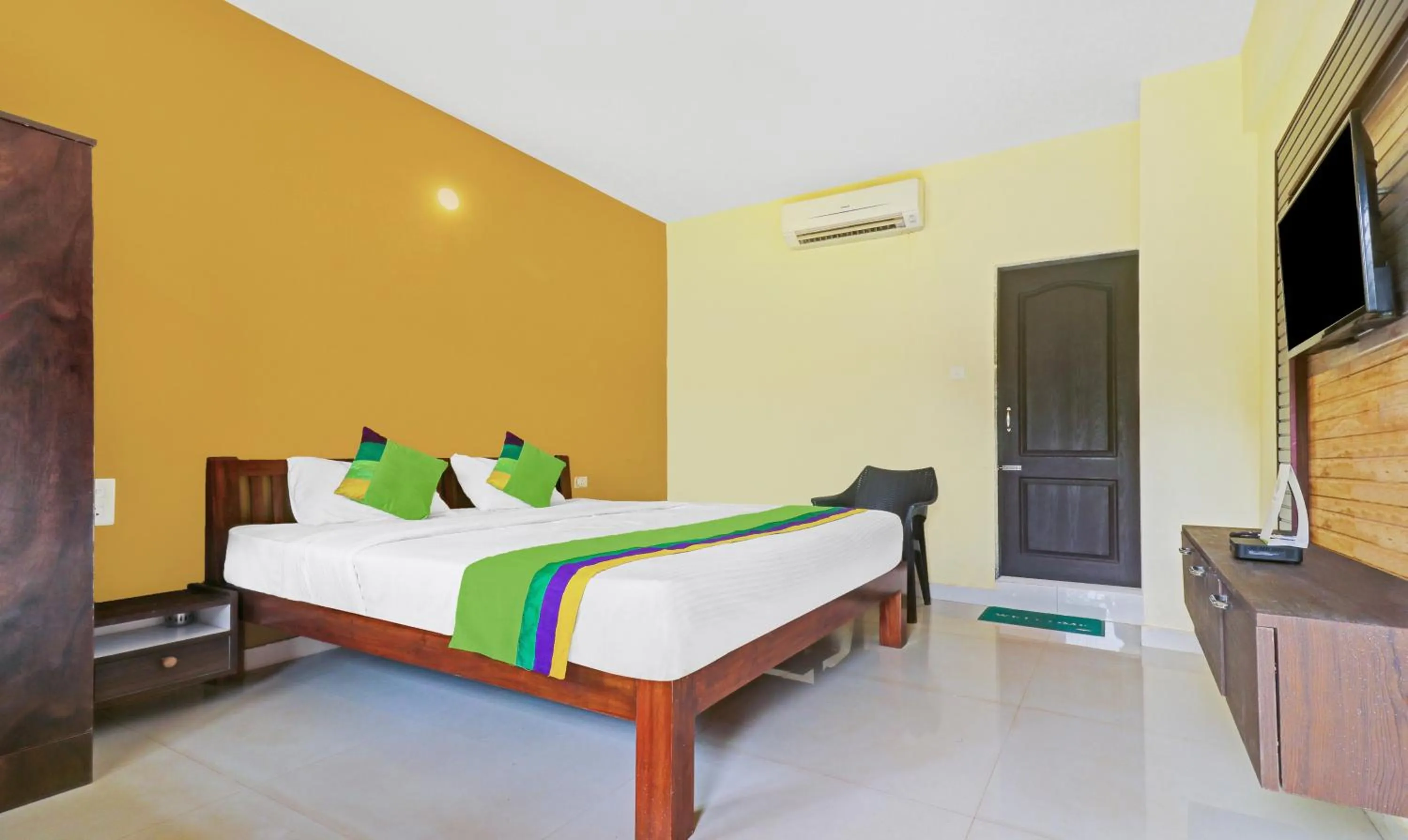 Bedroom in Itsy Hotels Morjim Pride