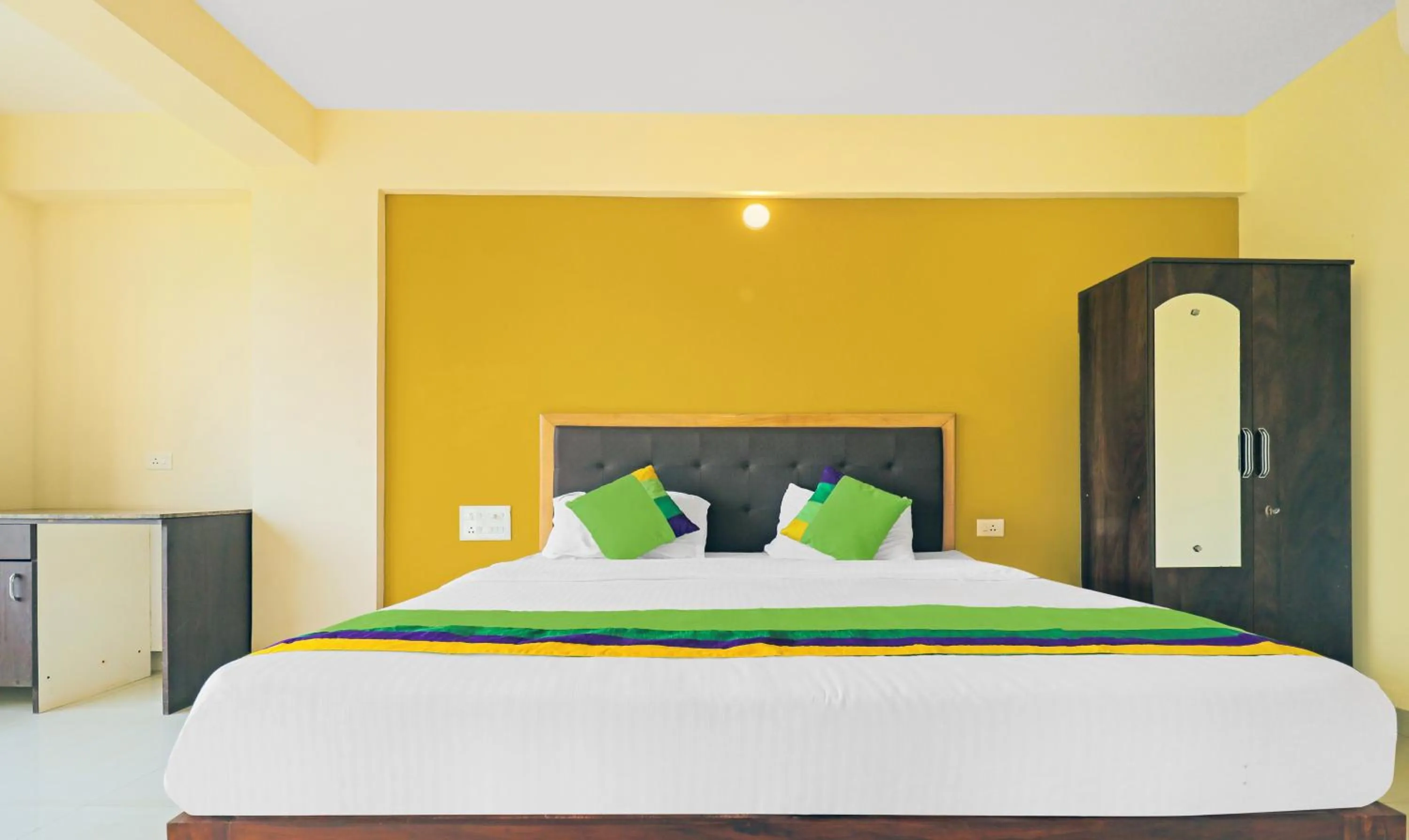Bedroom in Itsy Hotels Morjim Pride