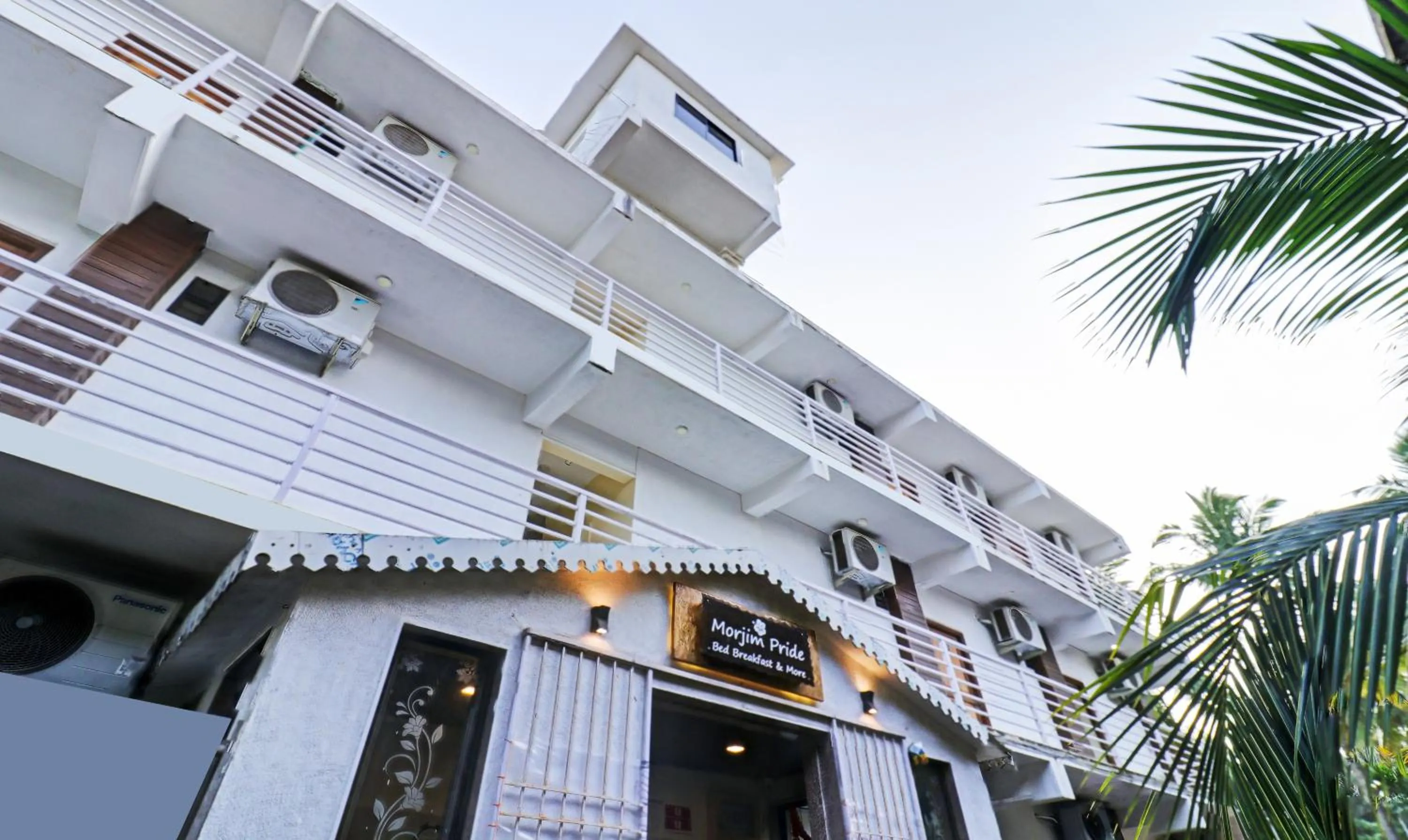 Property building in Itsy Hotels Morjim Pride