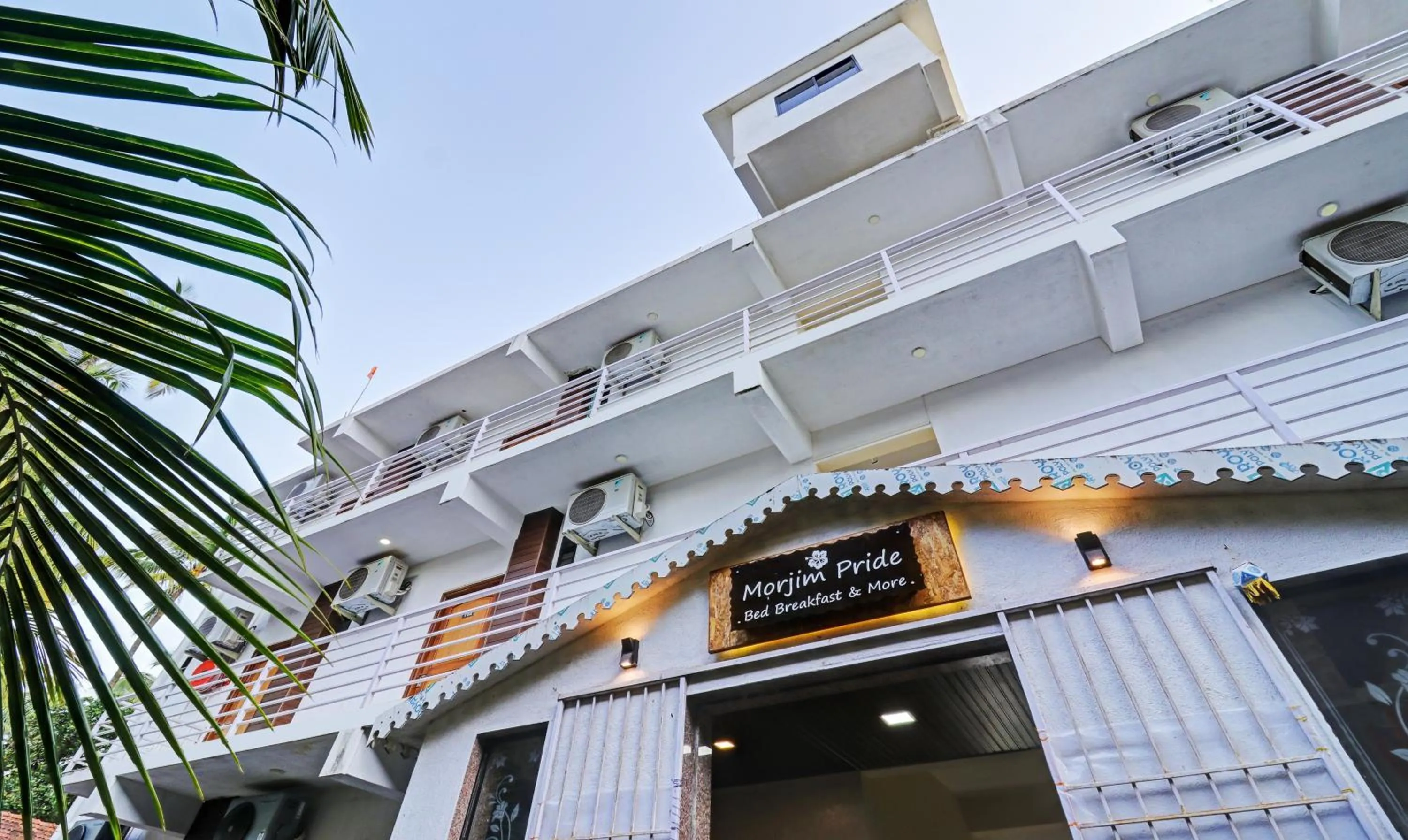 Property building in Itsy Hotels Morjim Pride