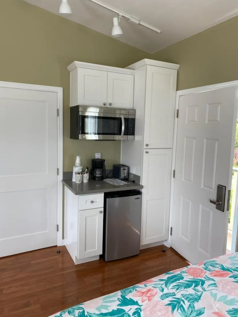 Sea Breeze Inn - Pacific Grove