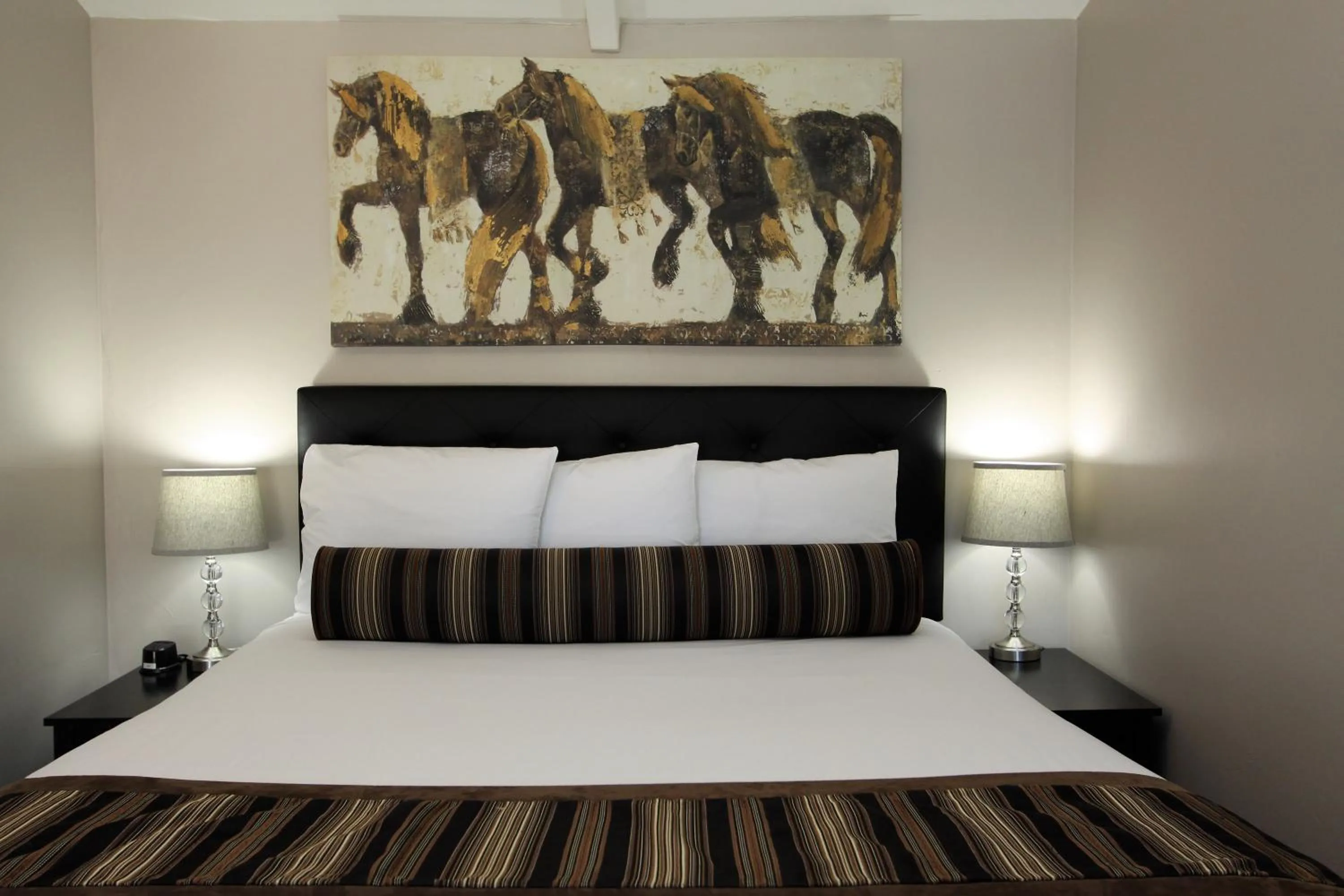 Bed in Monterey Peninsula Inn