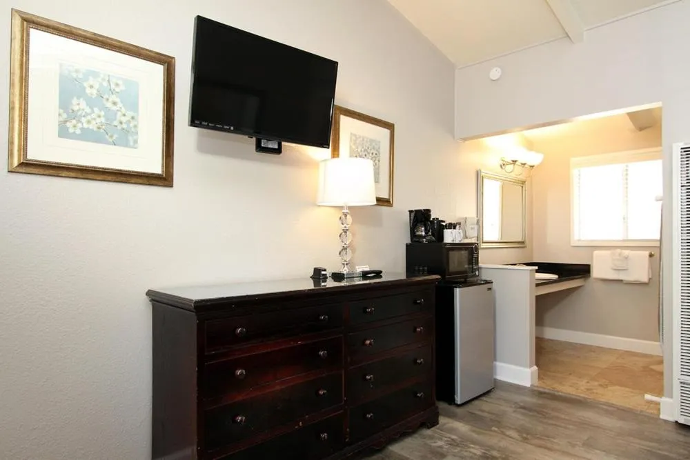 Monterey Peninsula Inn