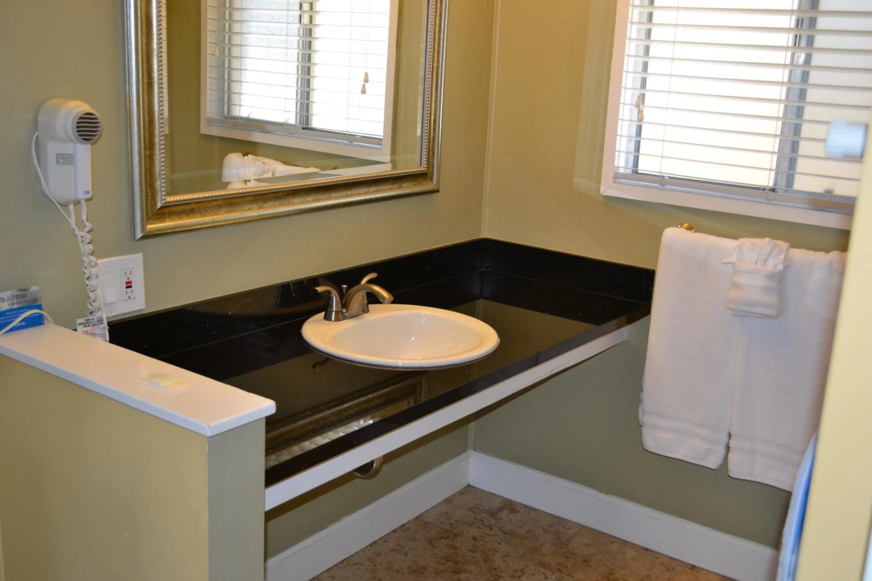 Monterey Peninsula Inn