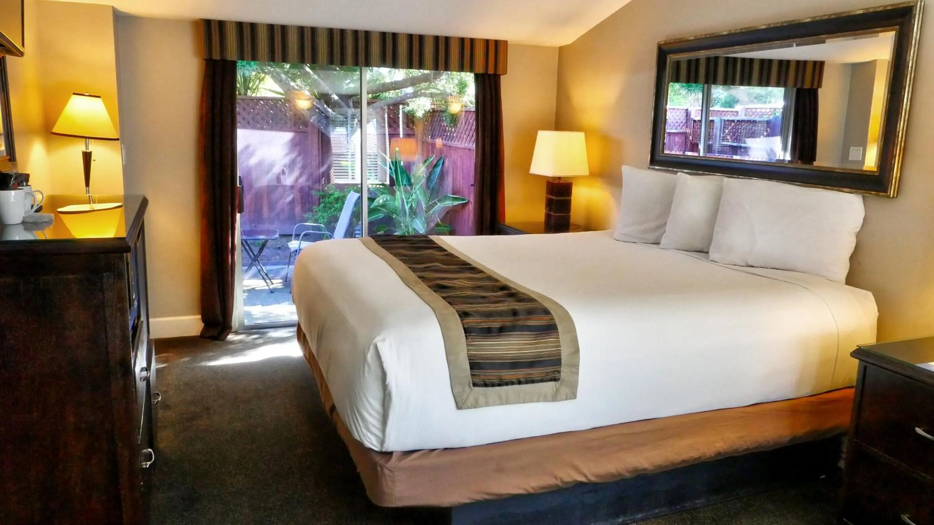 Bed in Monterey Peninsula Inn