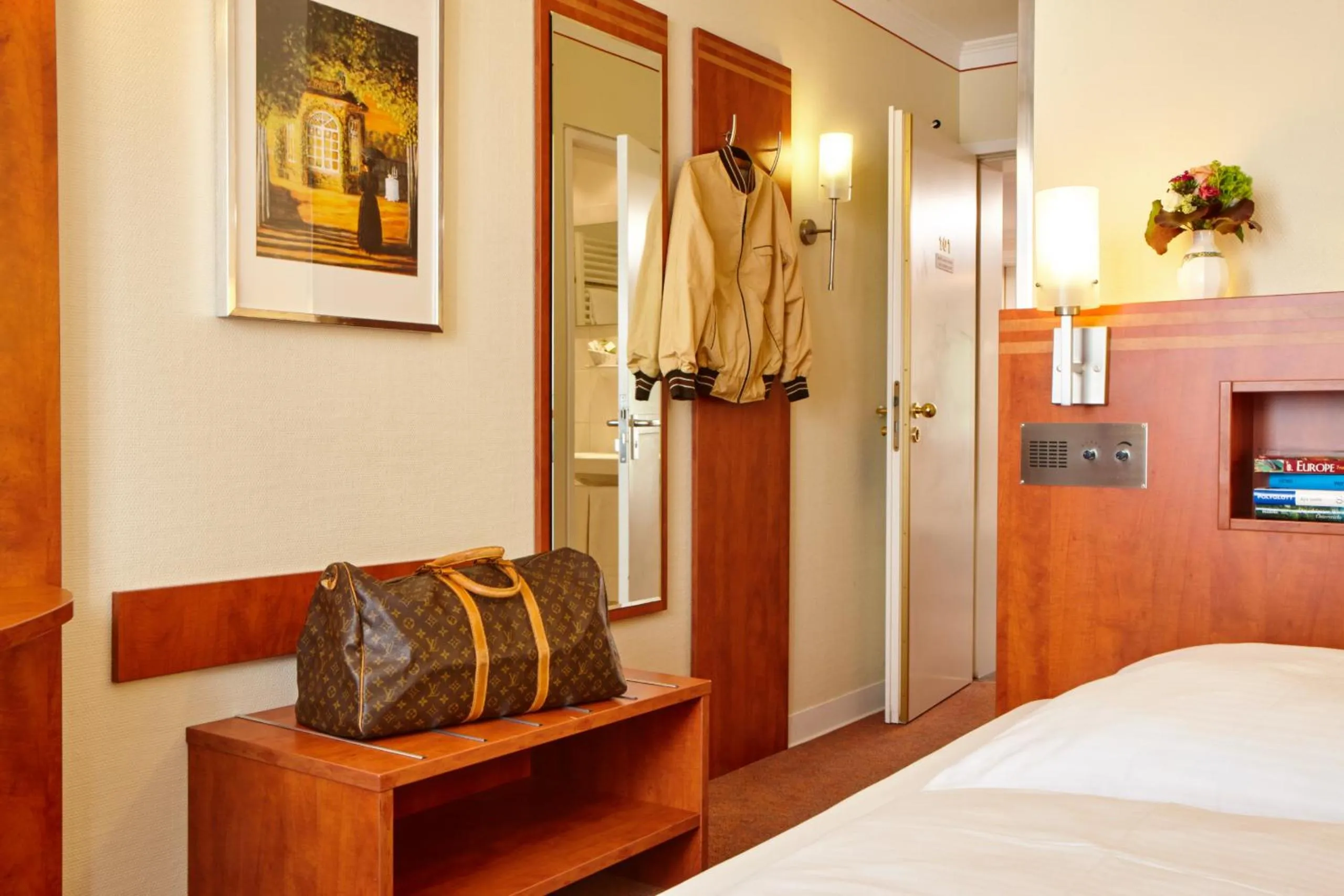 Bedroom, Bed in Hotel Concorde