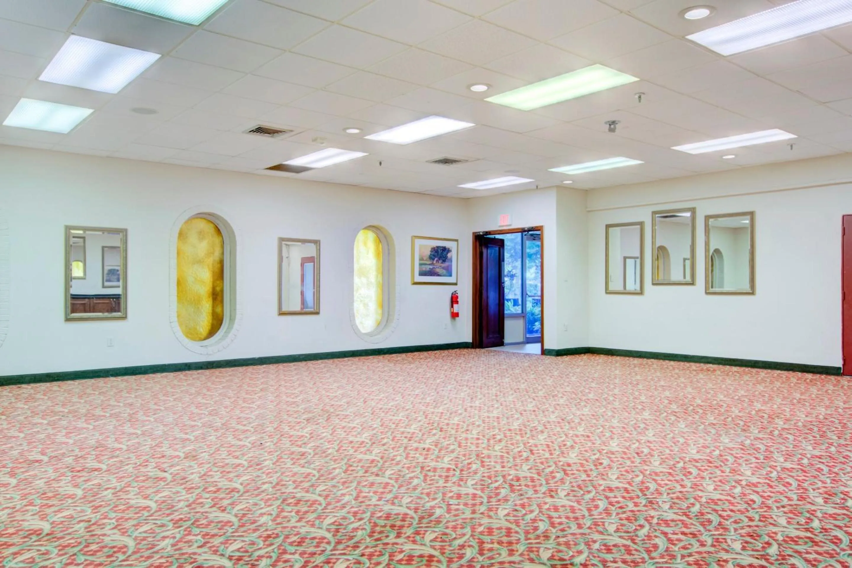 Business facilities in OYO Hotel Dundee By Crystal Lake