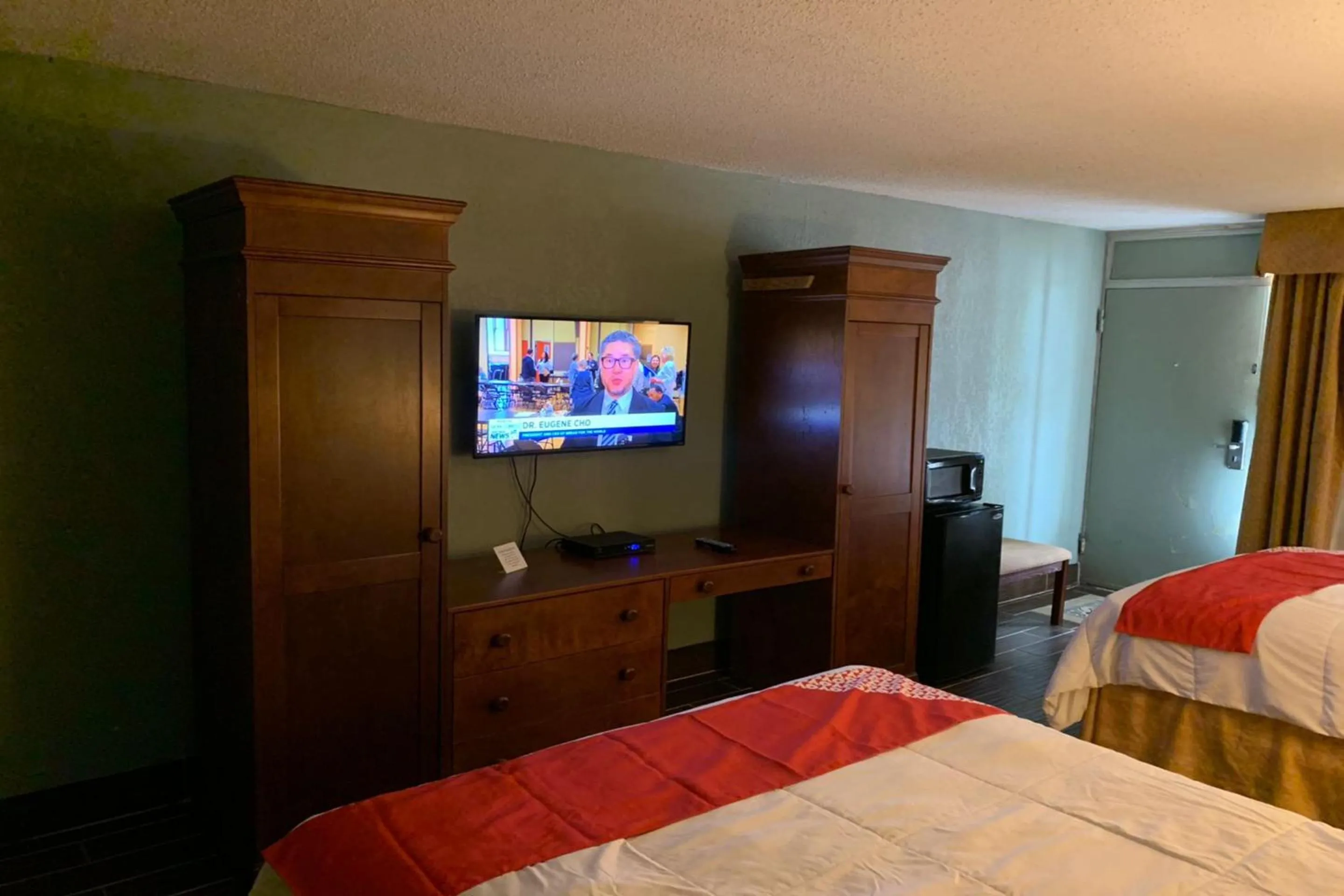 Bedroom, Bed in OYO Hotel Dundee By Crystal Lake