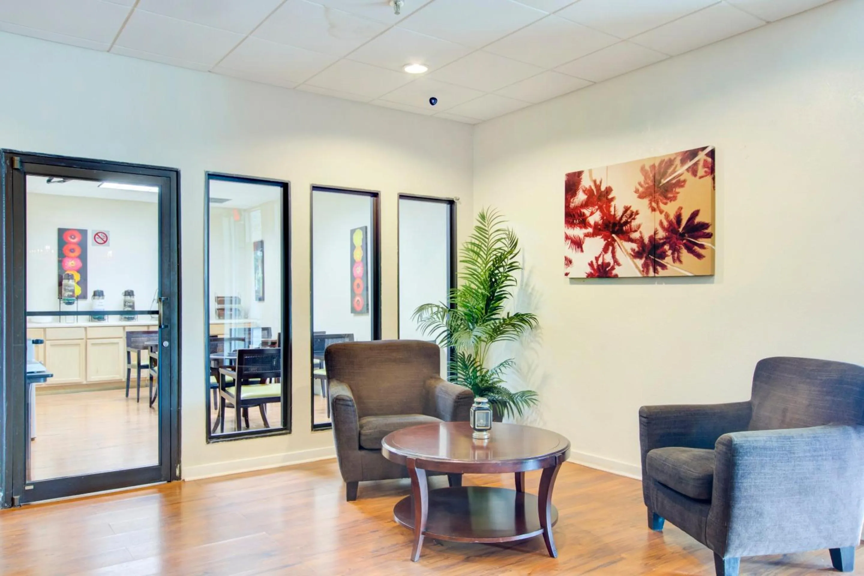 Lobby or reception in OYO Hotel Dundee By Crystal Lake