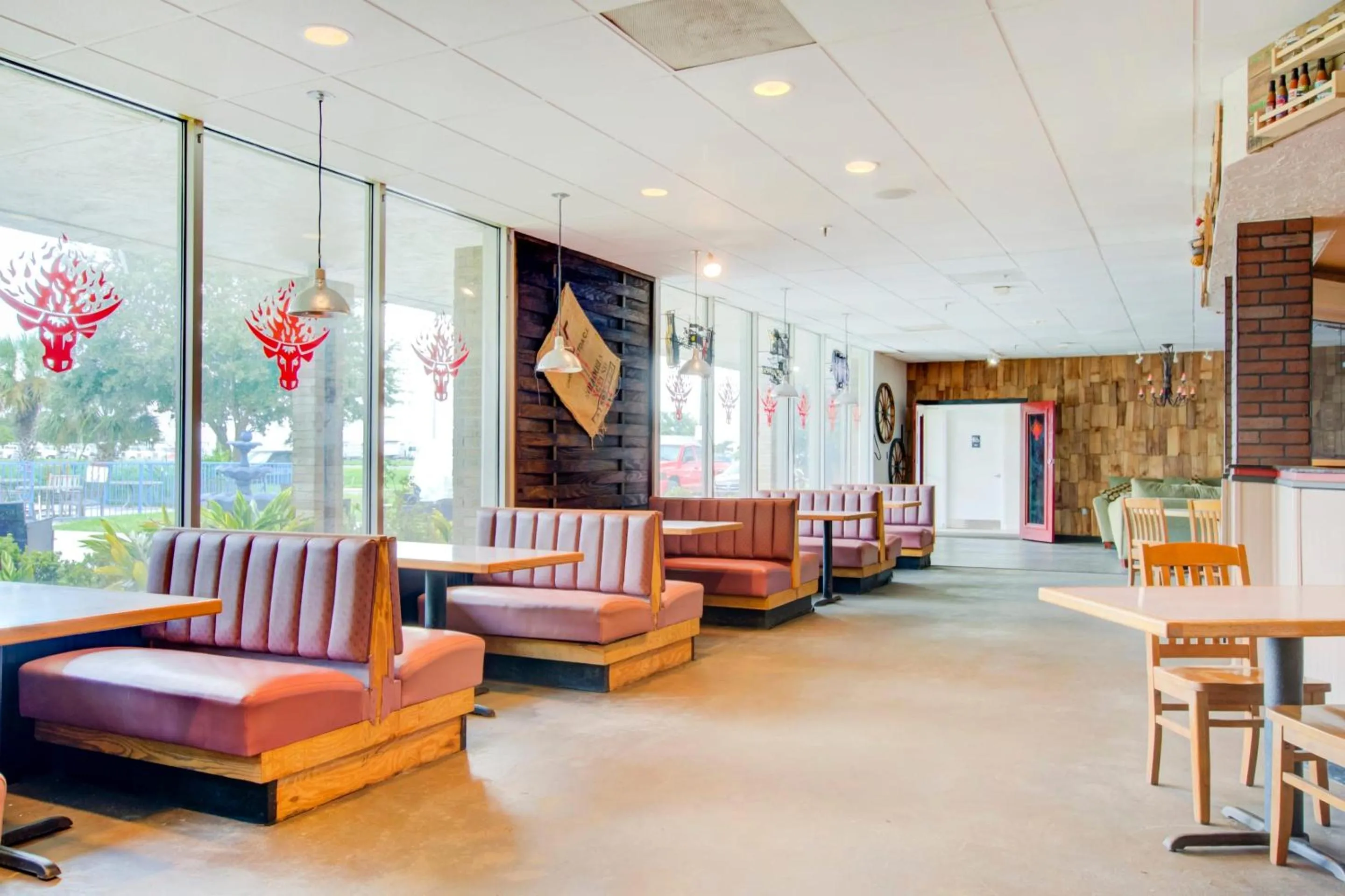 Lobby or reception in OYO Hotel Dundee By Crystal Lake