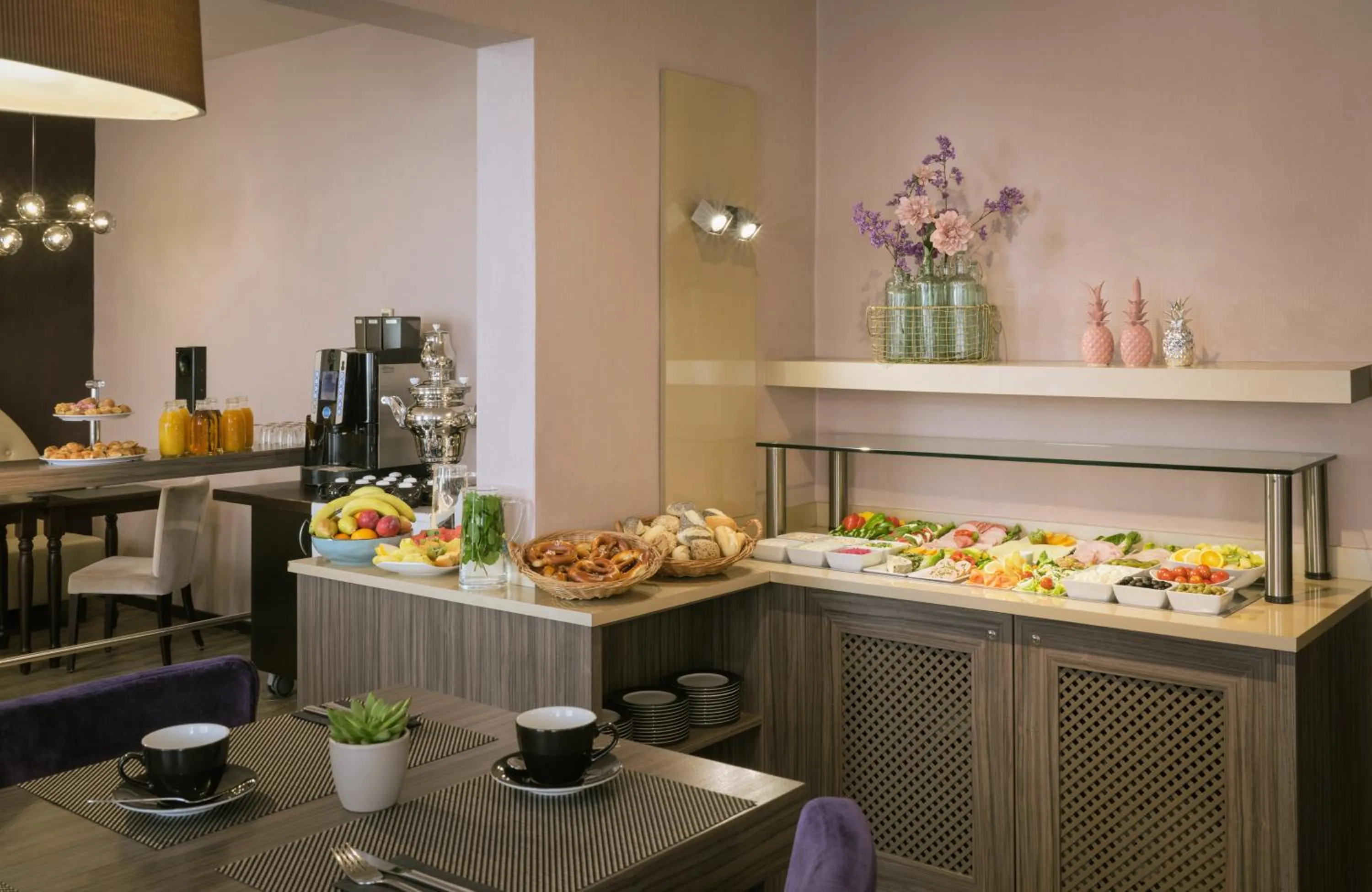 Buffet breakfast in Leonardo Boutique Hotel Munich