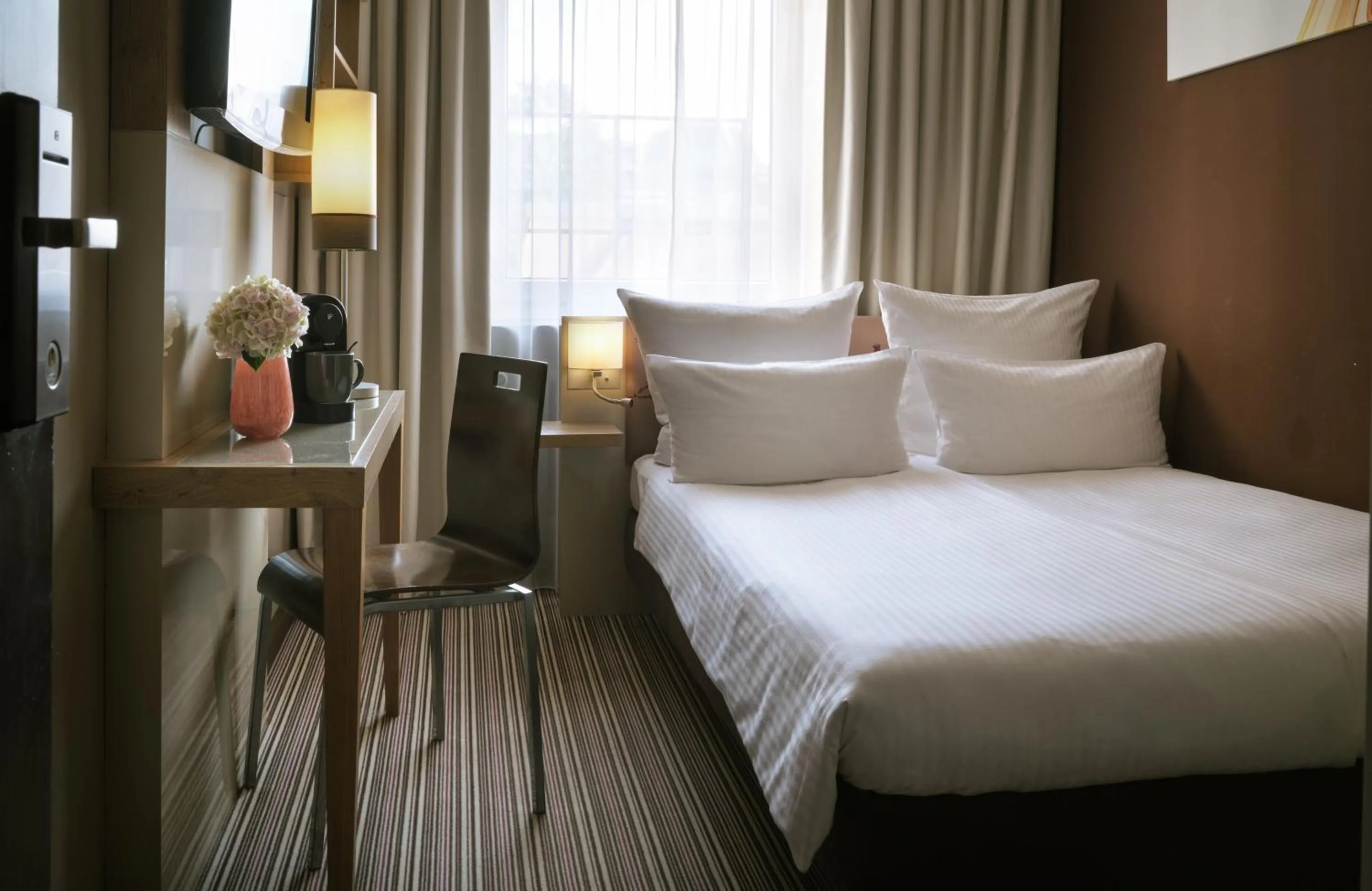 Photo of the whole room, Bed in Leonardo Boutique Hotel Munich