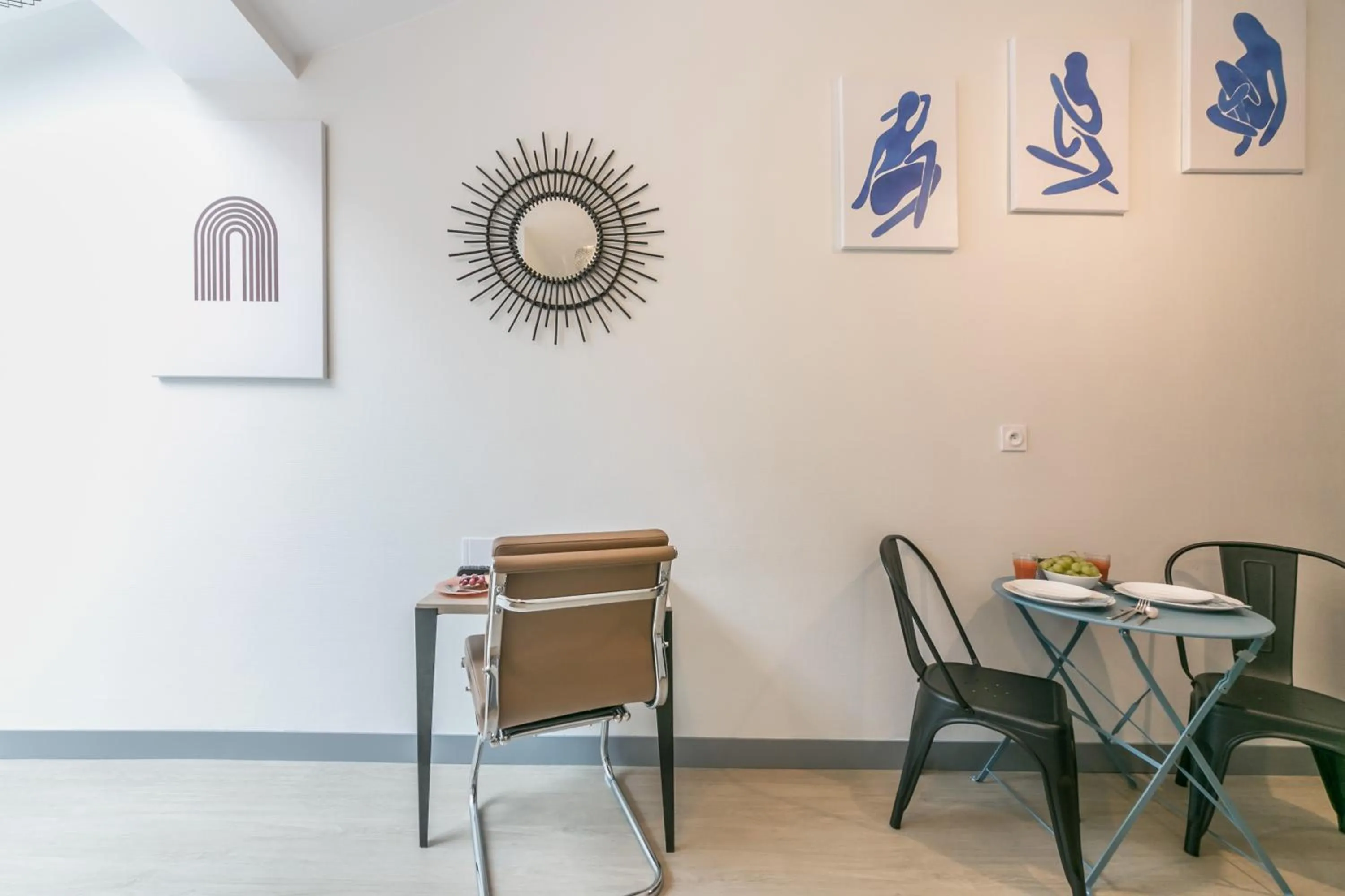 Decorative detail in WS Tour Eiffel - Nicolo