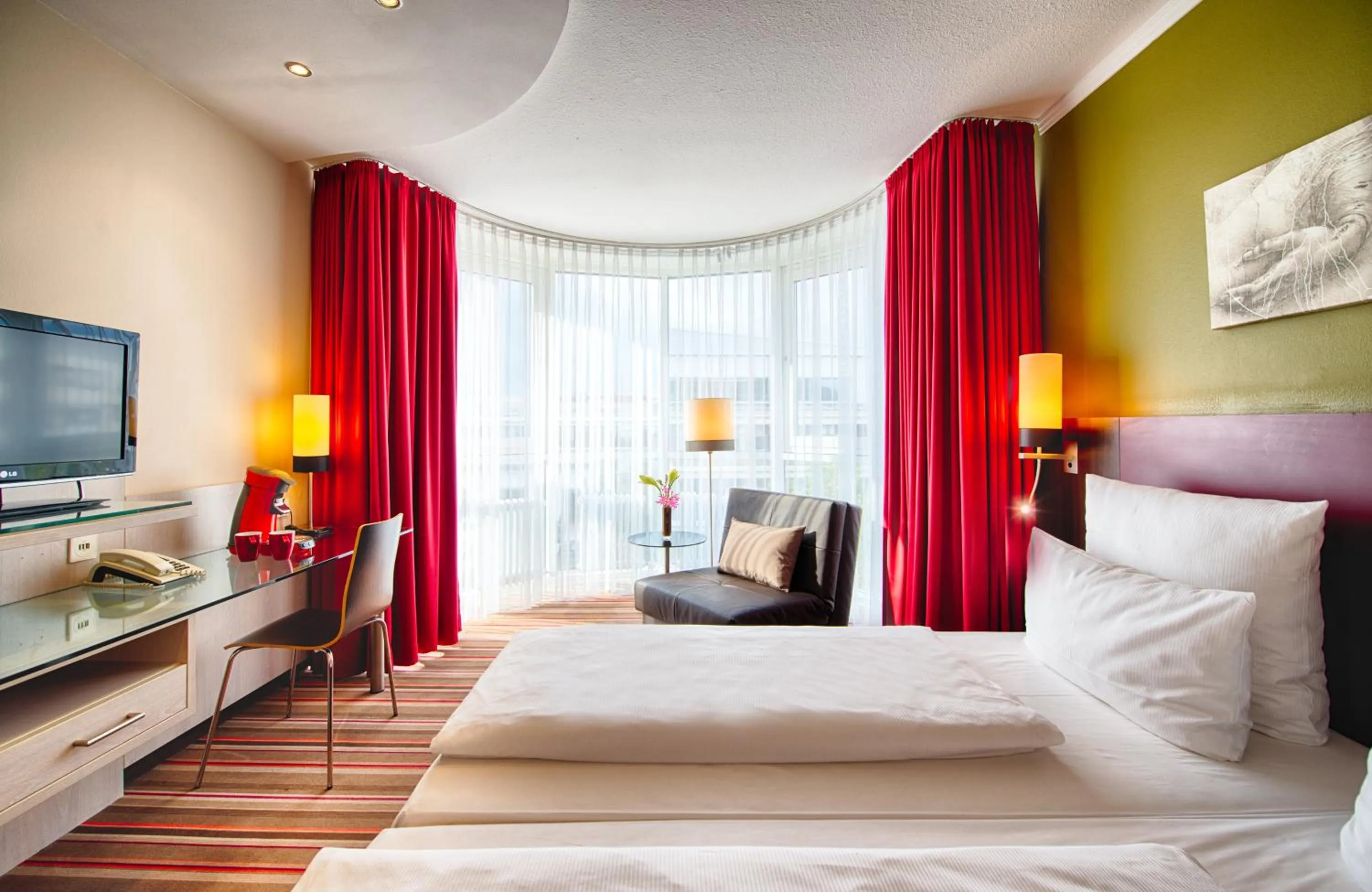 Bedroom, Bed in Leonardo Hotel & Residenz München