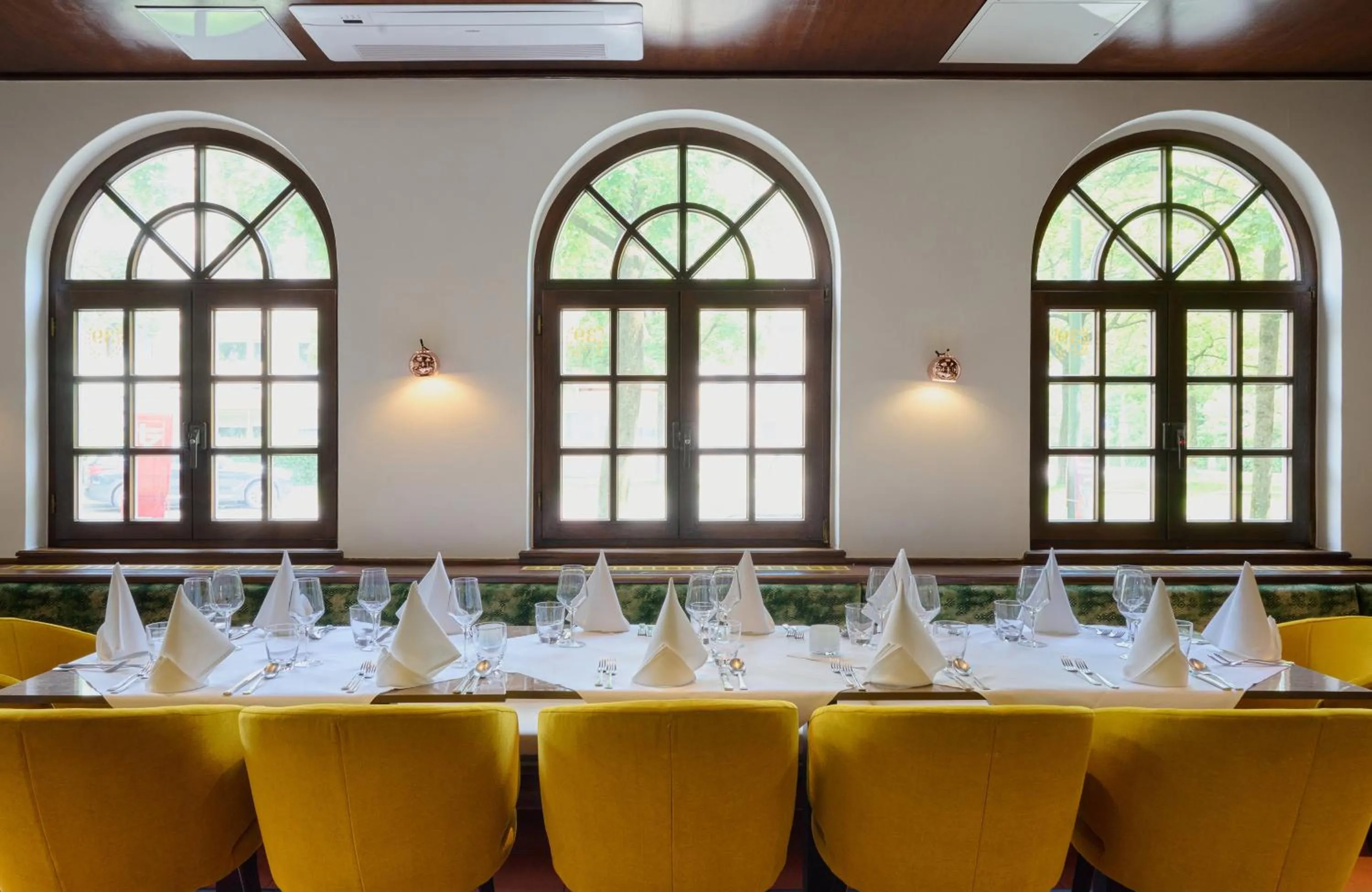 Restaurant/places to eat in Leonardo Hotel & Residenz München