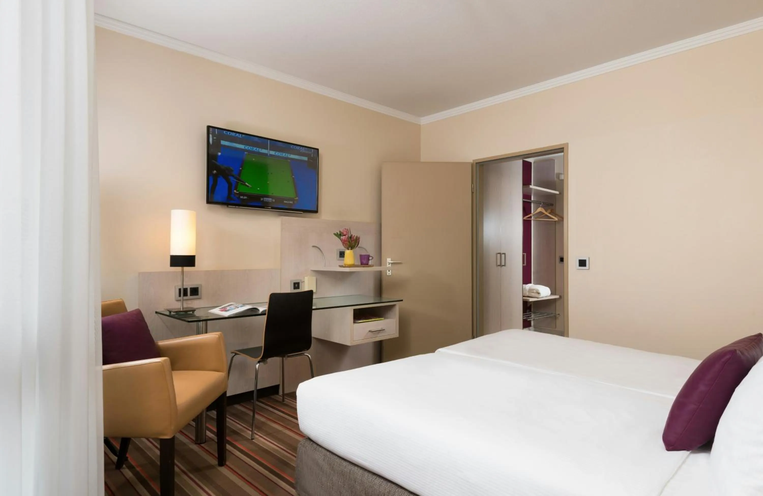 Photo of the whole room, Bed in Leonardo Hotel & Residenz München