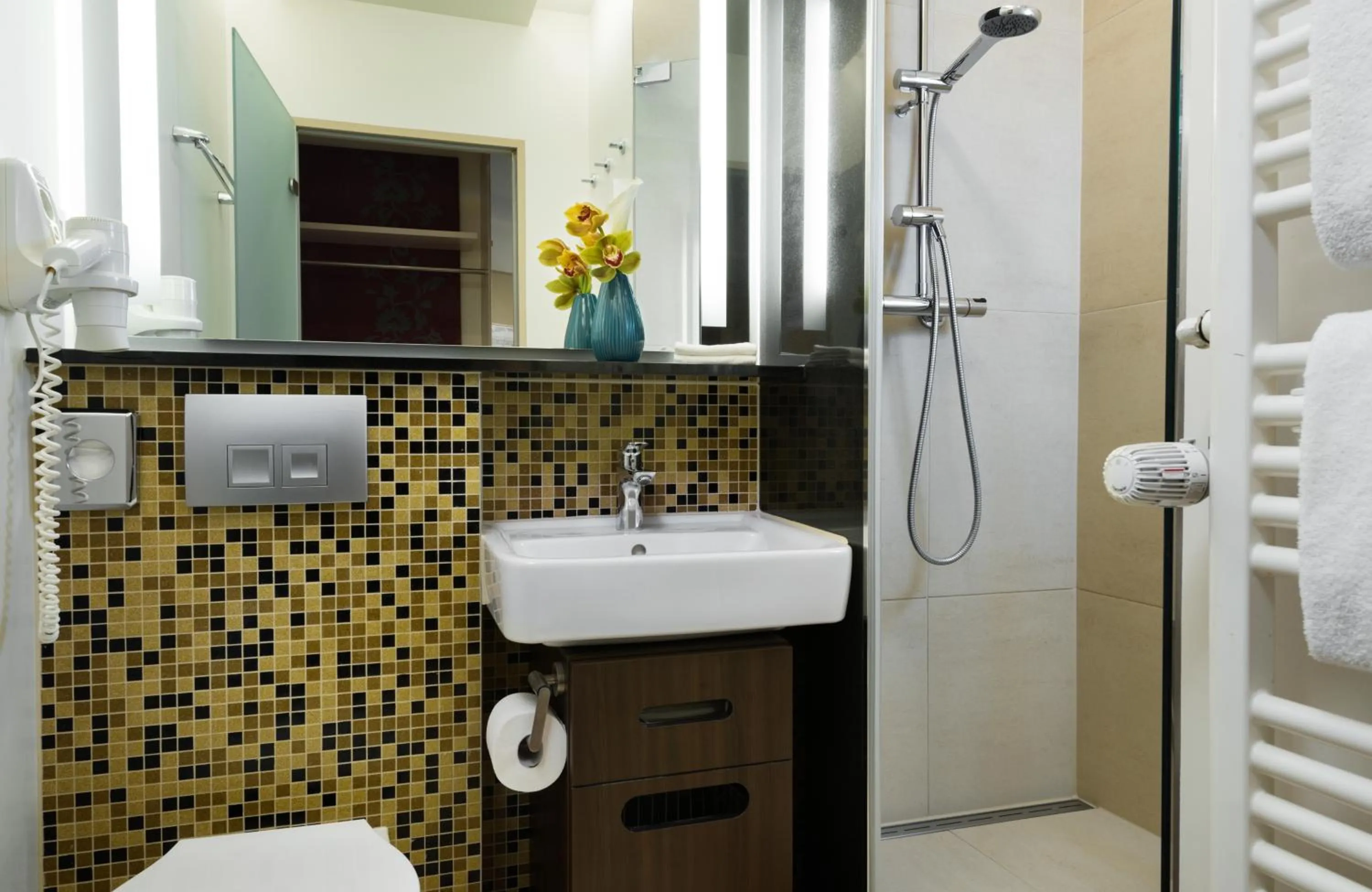 Bathroom in Leonardo Hotel & Residenz München