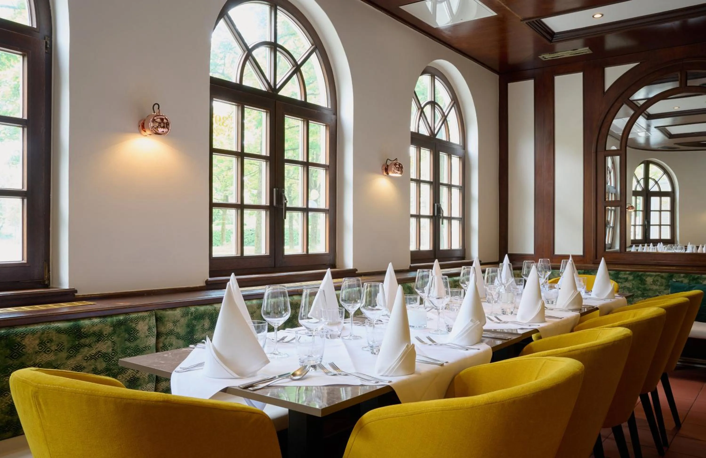 Restaurant/places to eat in Leonardo Hotel & Residenz München