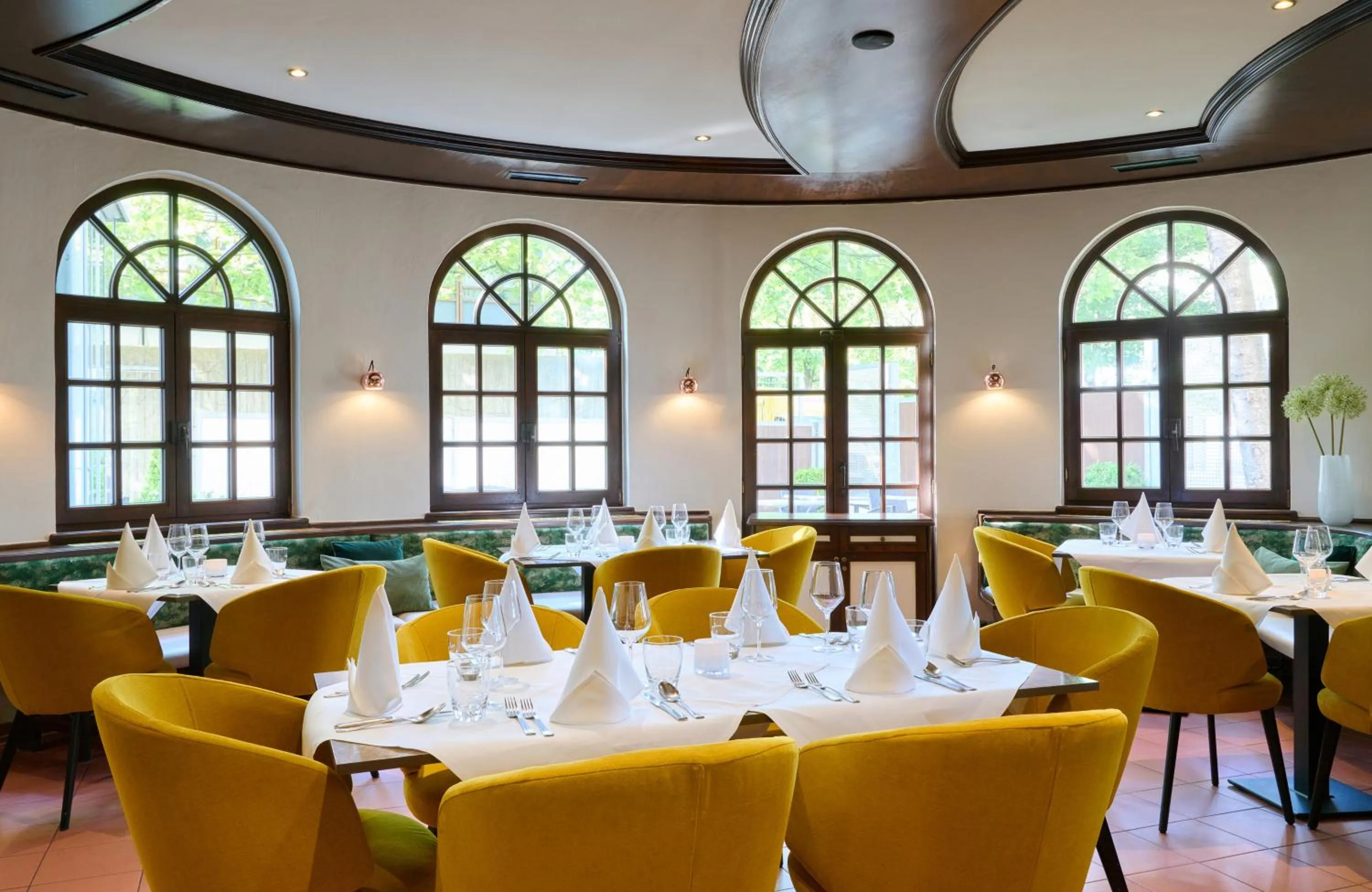 Restaurant/places to eat in Leonardo Hotel & Residenz München