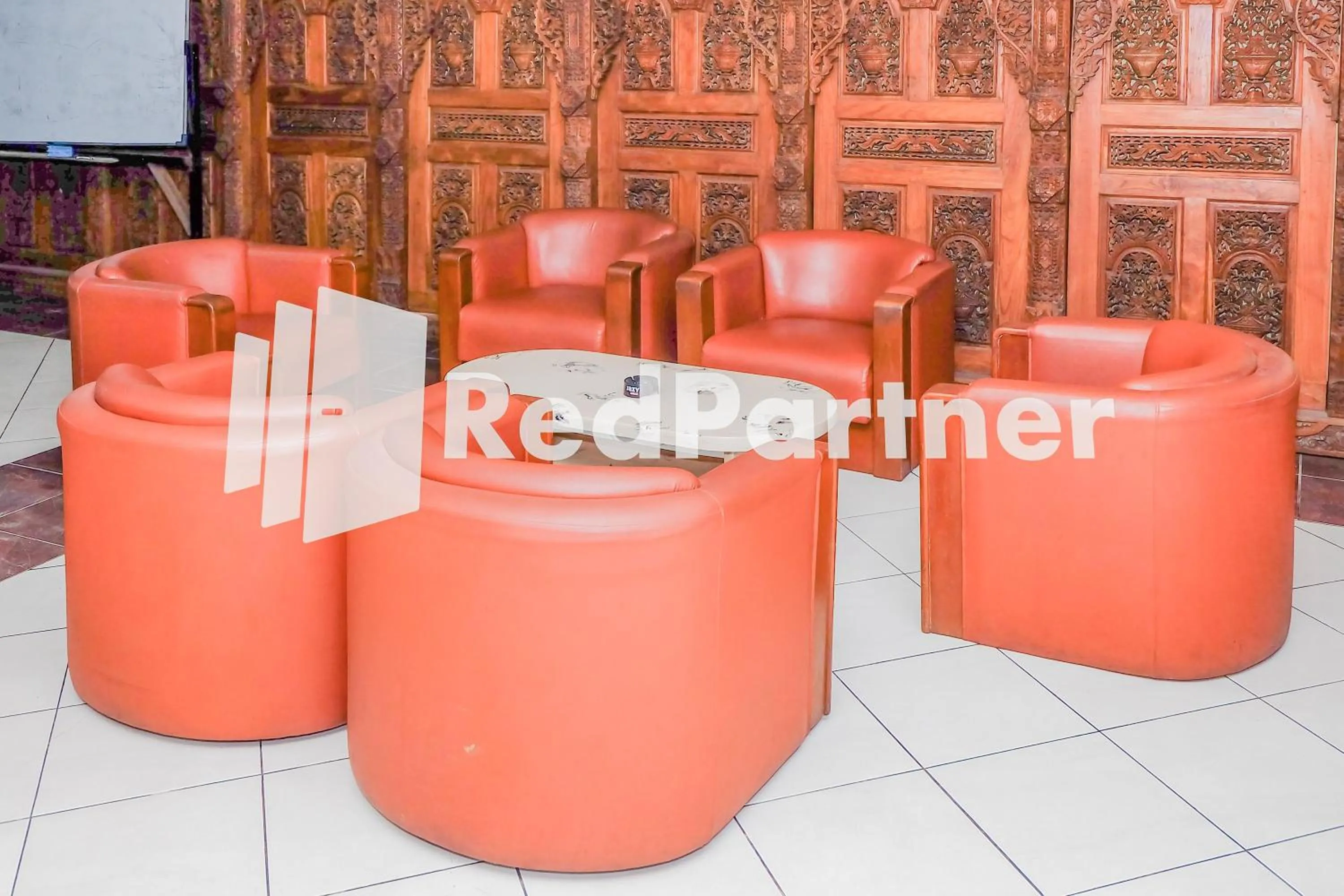 Living room in Hotel Sebelas at Jalan Palasari Mitra RedDoorz