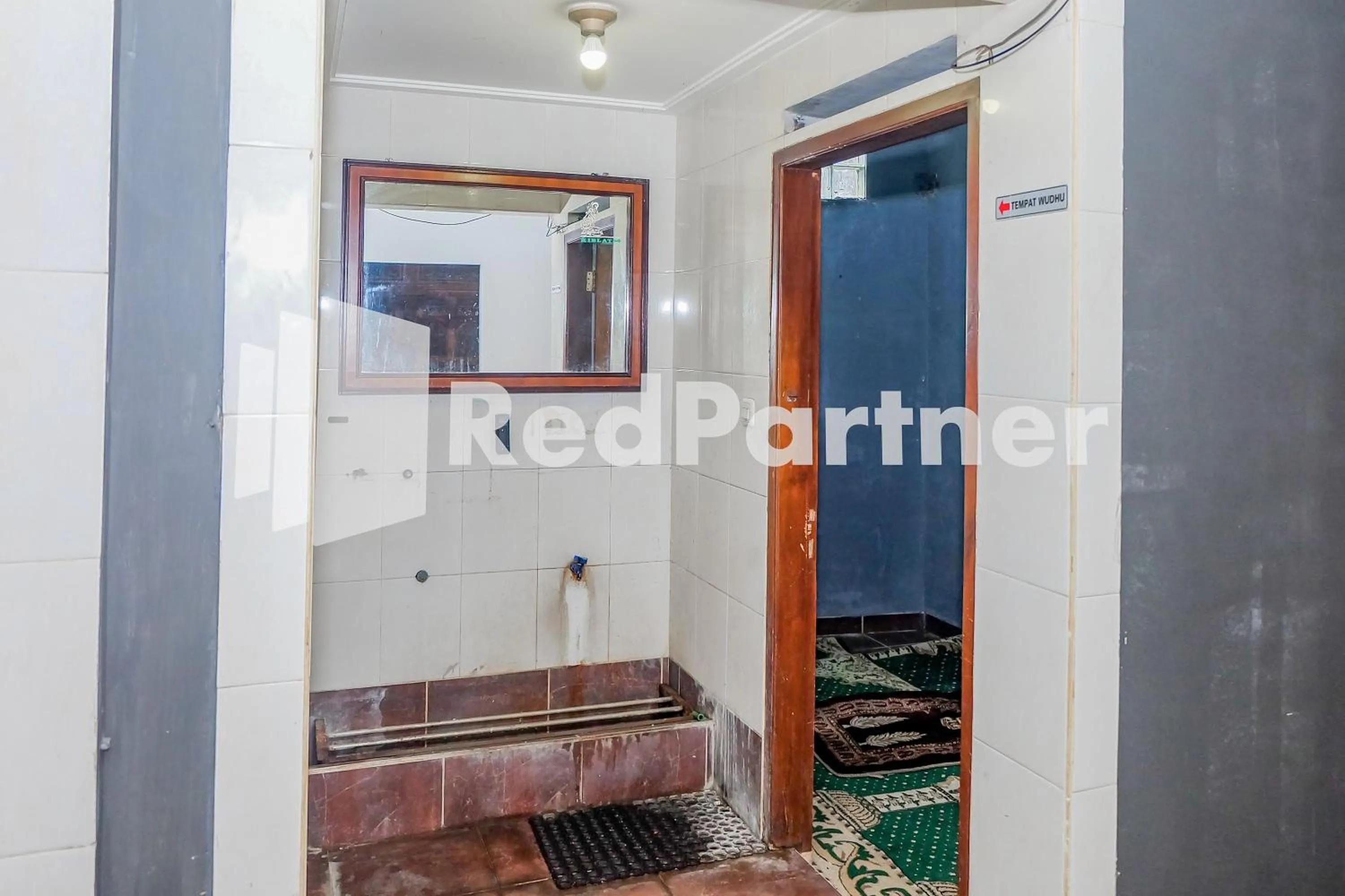 Place of worship in Hotel Sebelas at Jalan Palasari Mitra RedDoorz